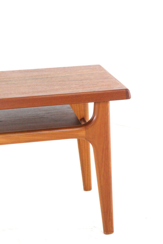 Table basse / table d'appoint 'Tuse' de Niels Bach, vintage danois