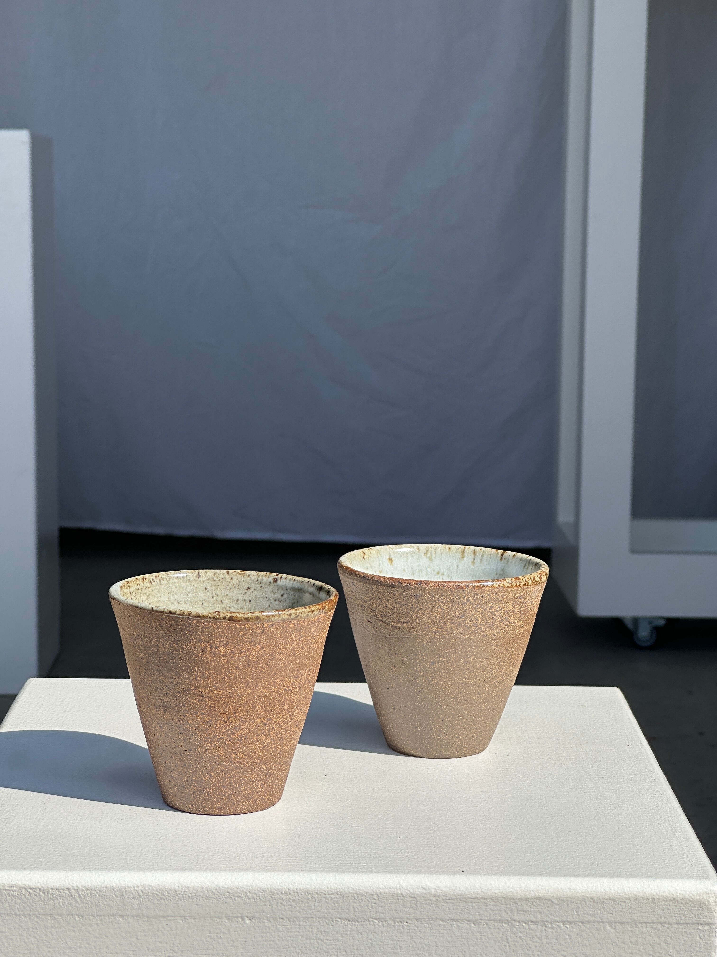 Lot de 2 tasses en céramique indonésienne (mat brun)