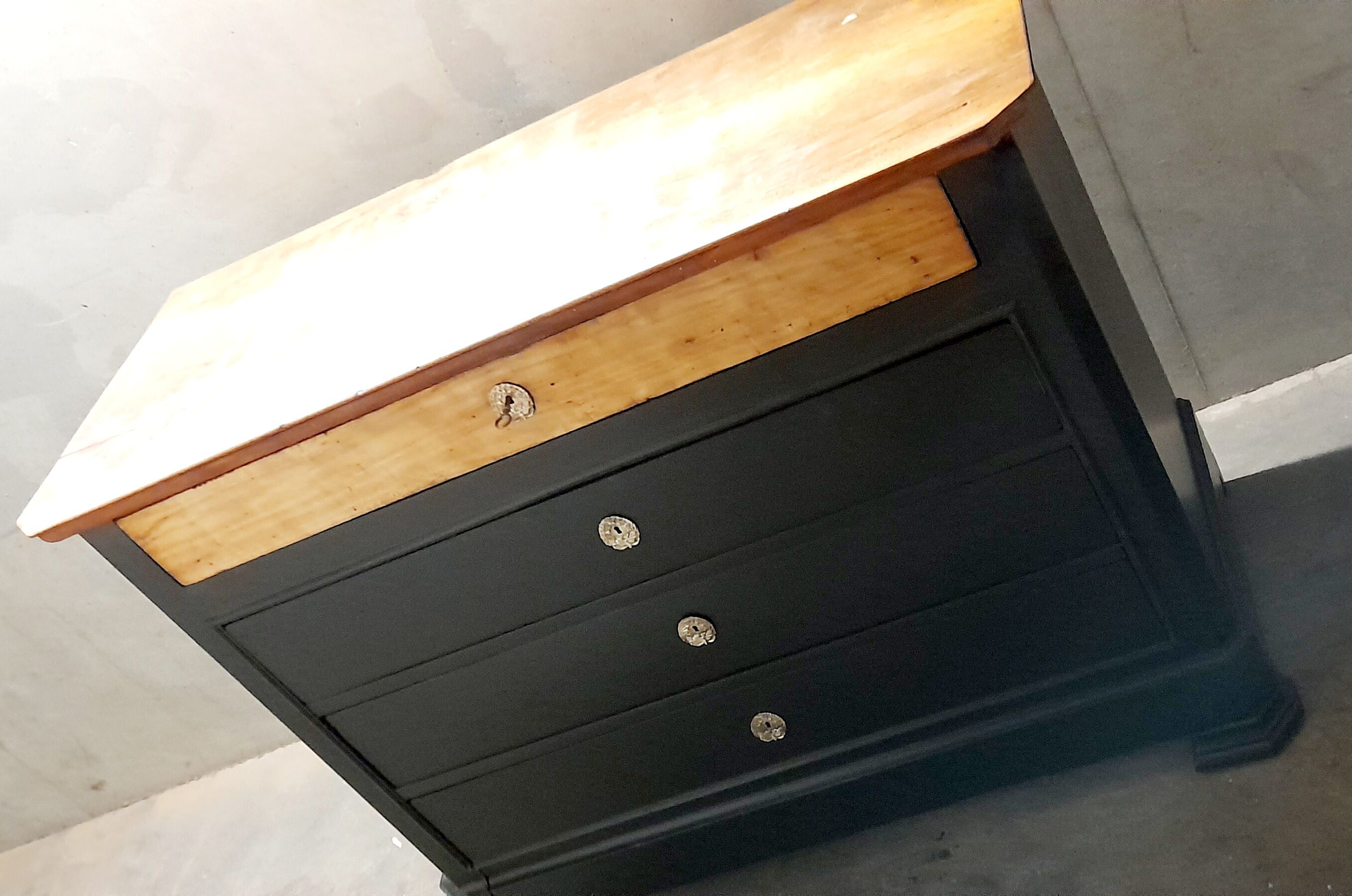 Louis Philippe chest of drawers modern style
