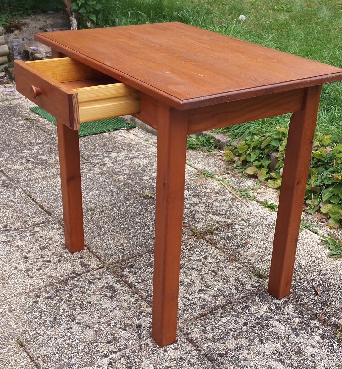 Scandinavian drawer desk