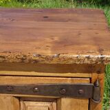 Petit et ancien buffet toscan