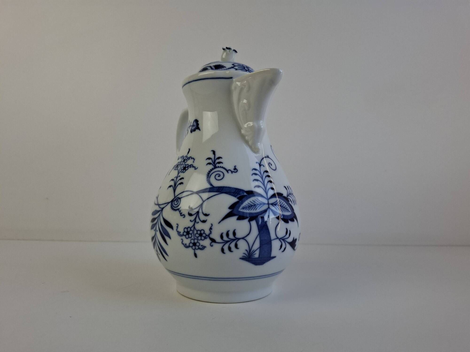 Vintage Dubí Czech Porcelain Blue Onion Cibulák Teapot, c. 1970