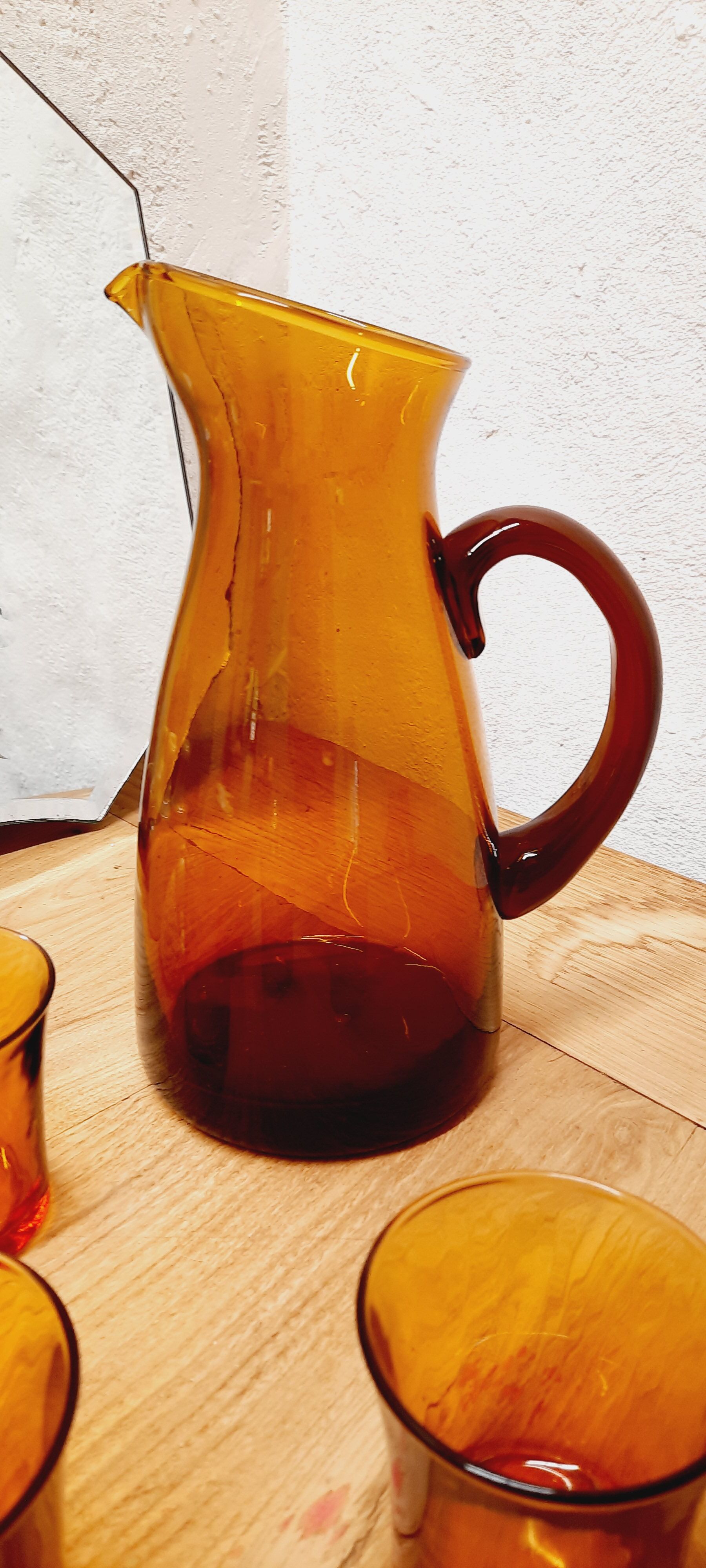 Set 6 amber glasses and decanter