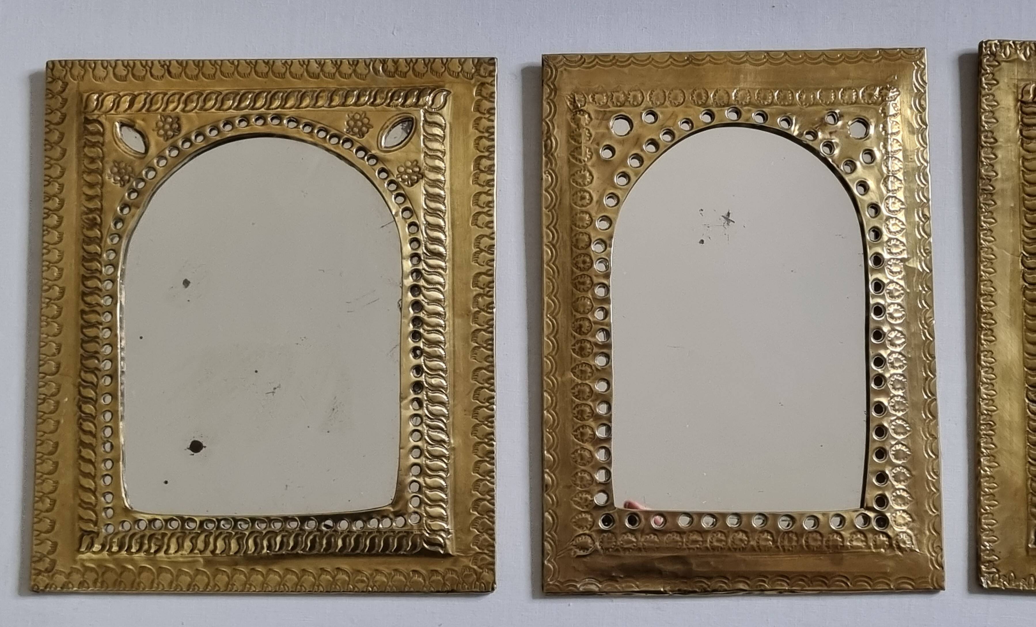 Ensemble de 3 miroirs en laiton repoussé, artisanat marocain, 20 x 25 cm