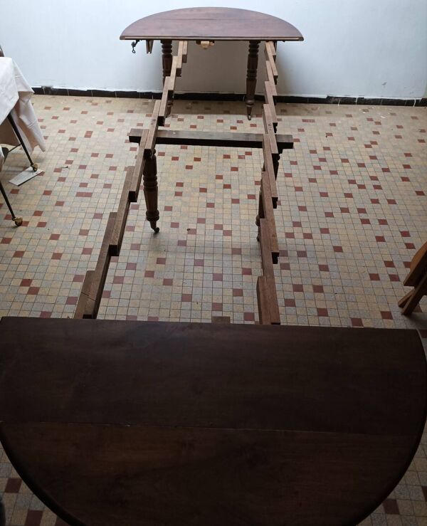 Ancienne table Louis Philippe 6 pieds sur roulettes
