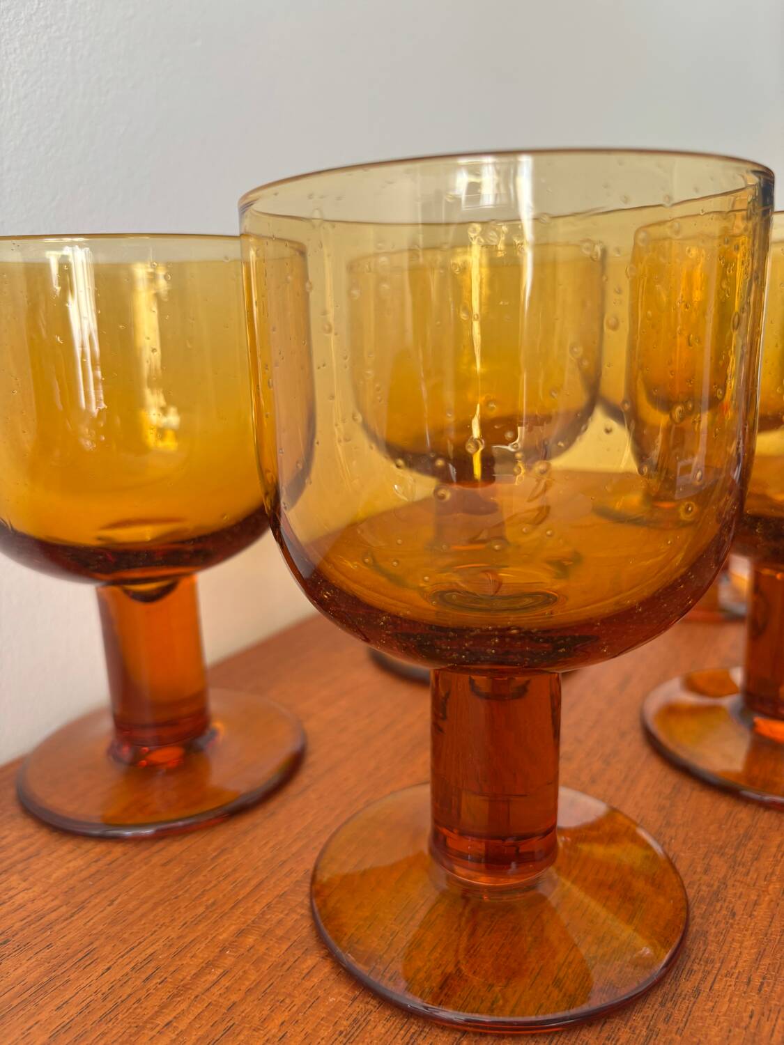 Set of 6 vintage stemmed glasses in smoked bubble glass – Amber glasses ann
