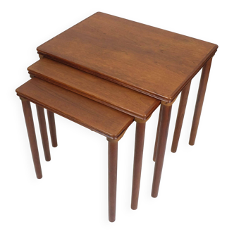 Tables gigognes danoises modernes en teck 3 tables d'appoint début des années 1960