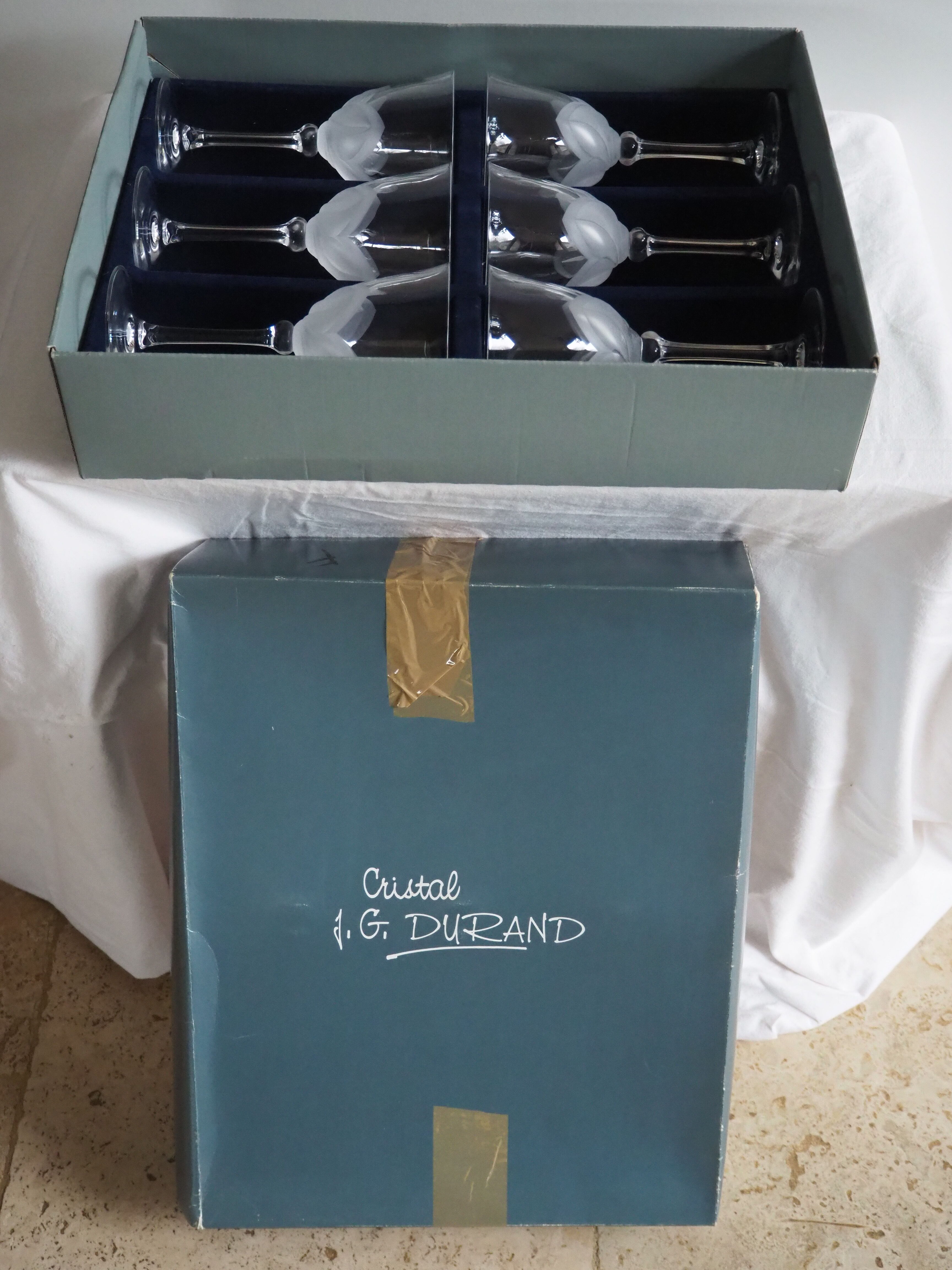 Crystal water glasses in their cabinets - JG Durand, collection florence « satine » 24,5 cl