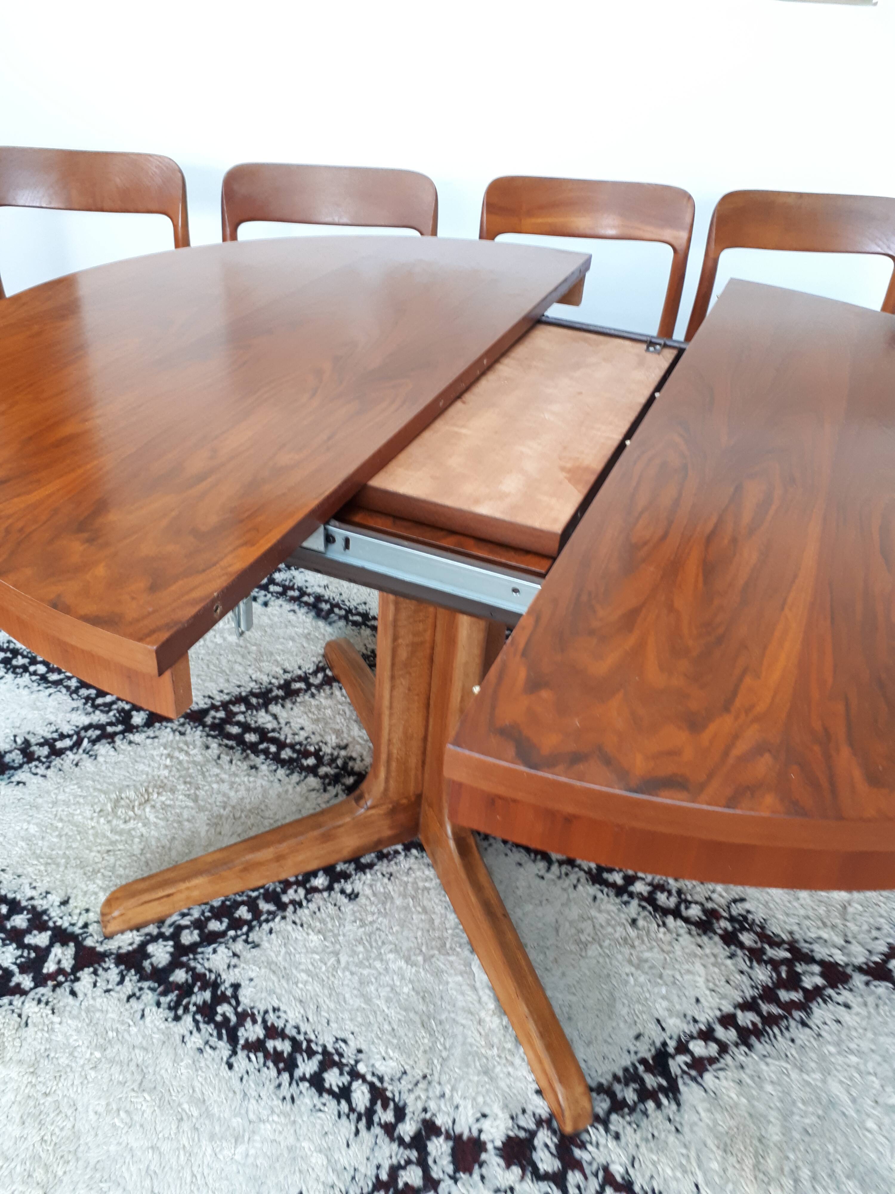 Table ronde par Baumann des années 60