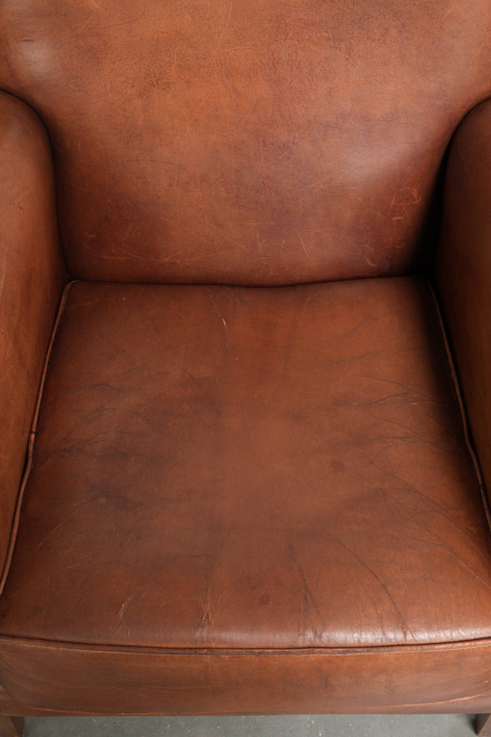 Timeless sheepskin armchair with beautiful colours and a good design