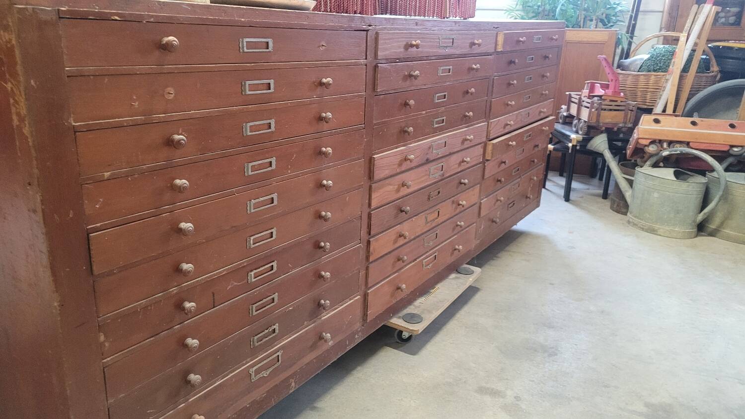 Meuble de Métier Magasin à 60 tiroirs - 1950s