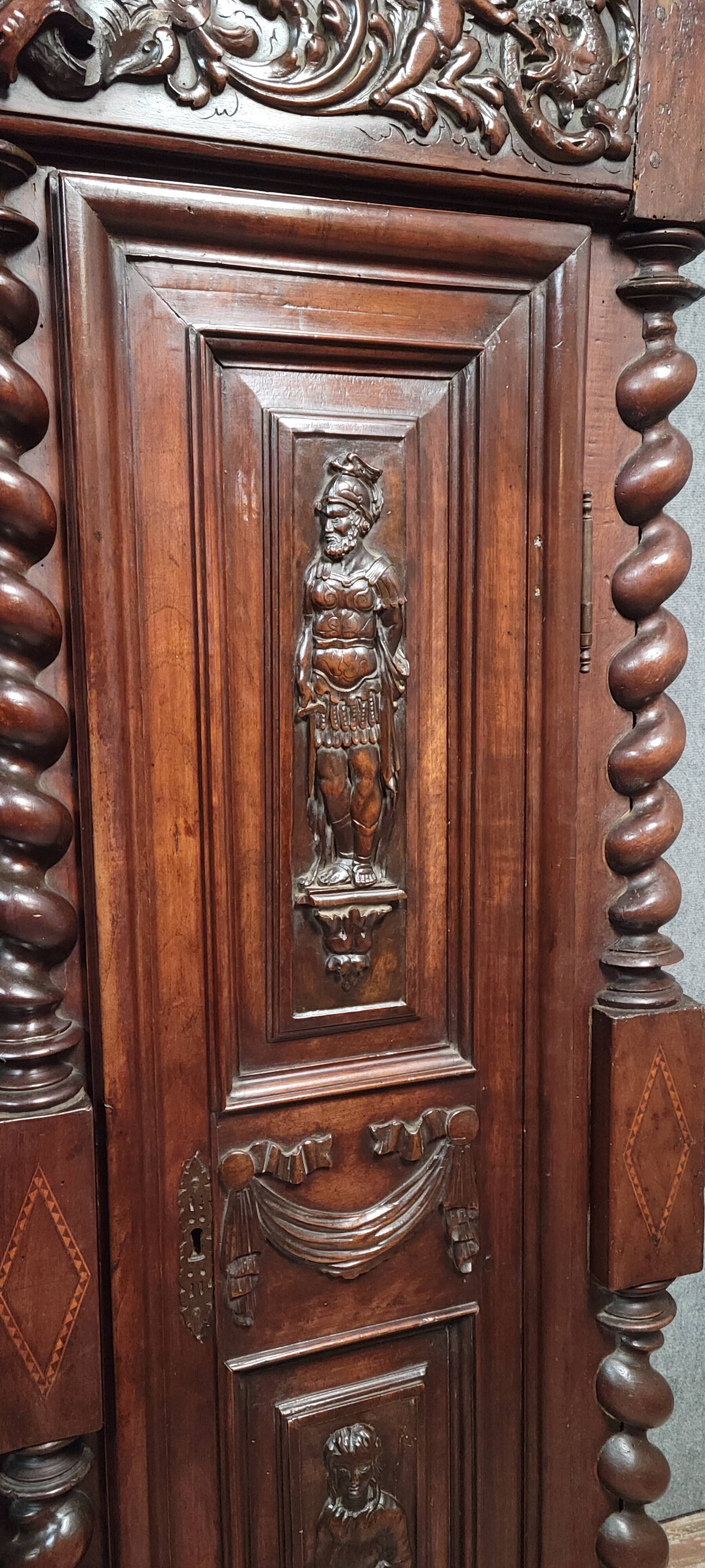 Renaissance style wardrobe in richly carved solid wood, 17th century