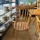 Set of 2 Windsor chairs with armrests.