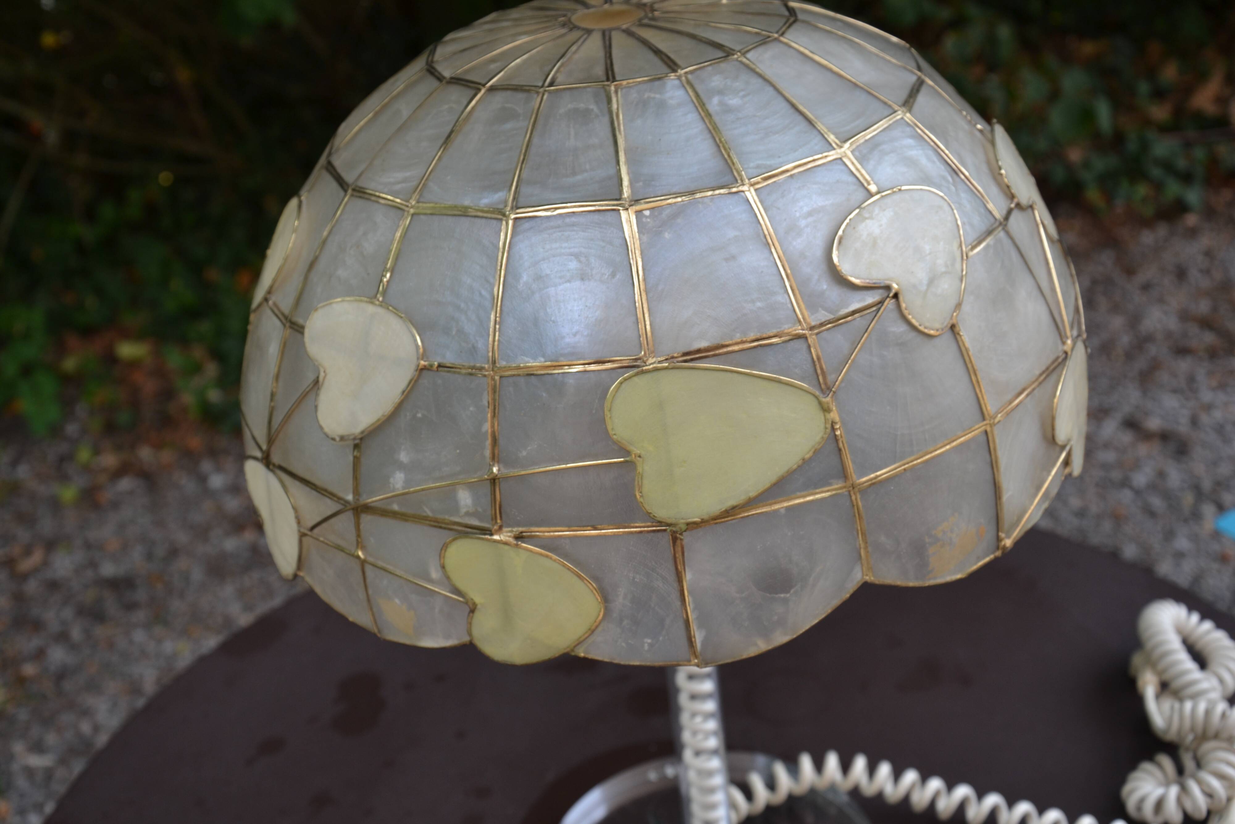 Lampe en nacre et plexiglas années 70