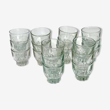 Lot de 18 verres a liqueurs anciens art deco