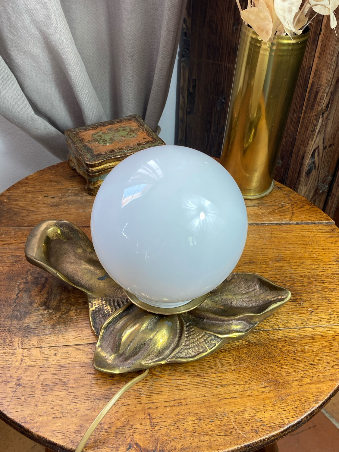 Lampe, forme de feuille, en bronze