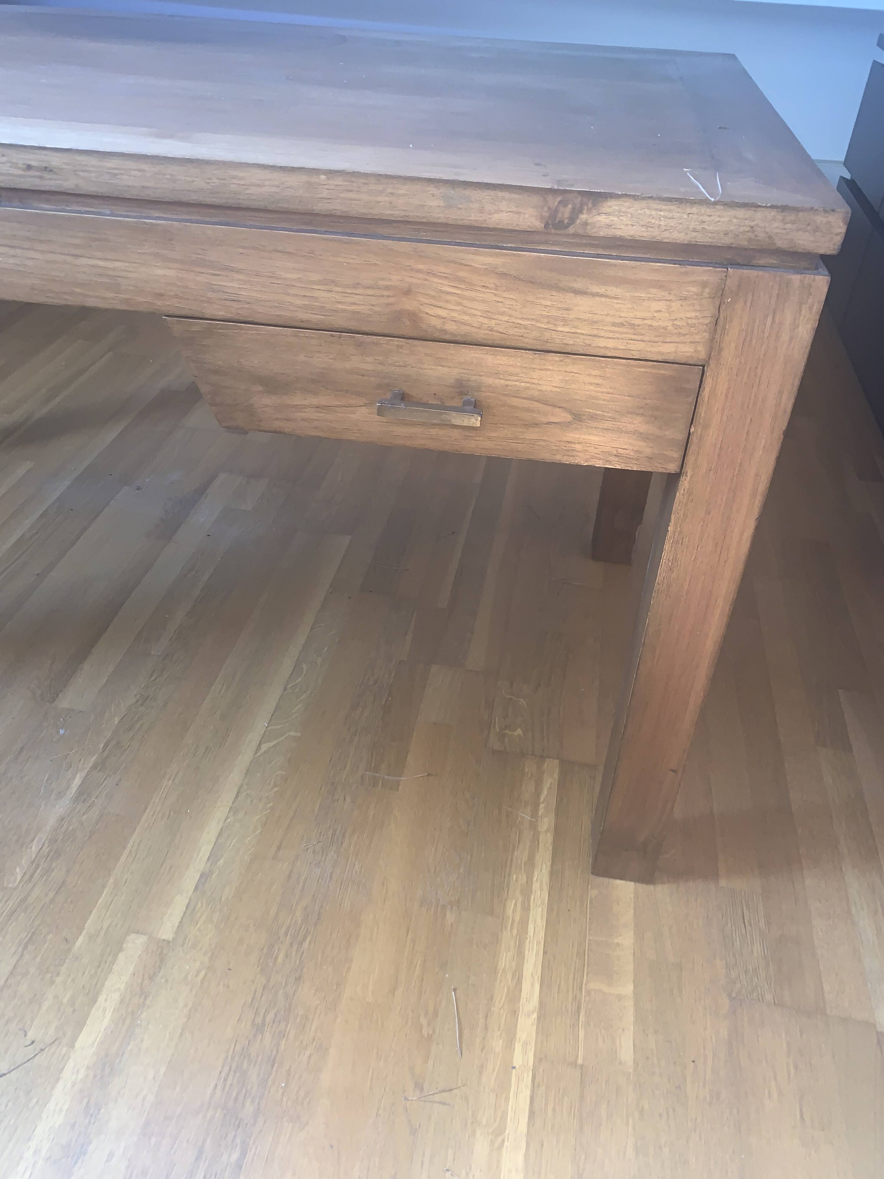 Grande table basse en teck massif avec 2 tiroirs traversants – Design intem