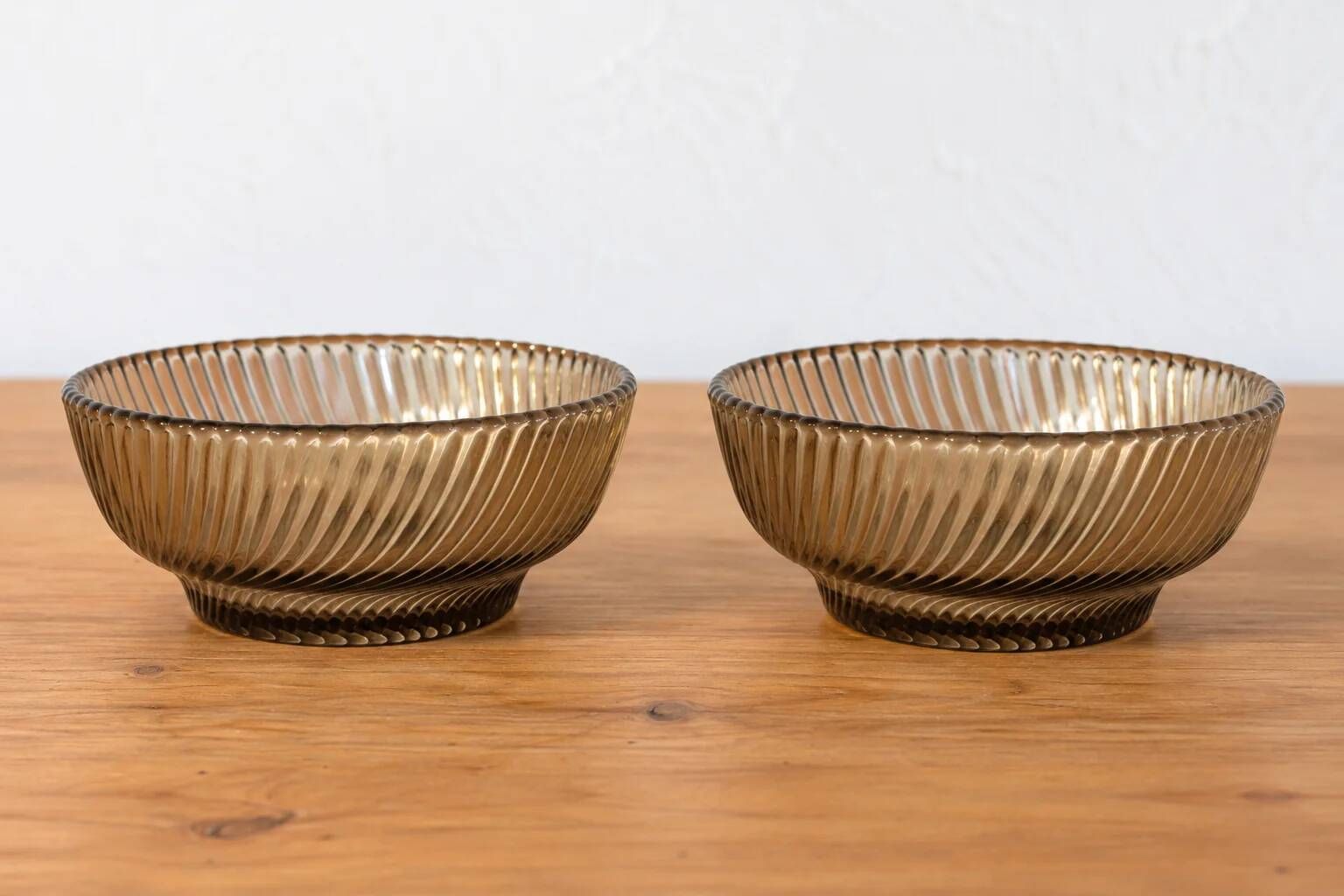 Set of 2 vintage smoky amber glass bowls – Twisted decor