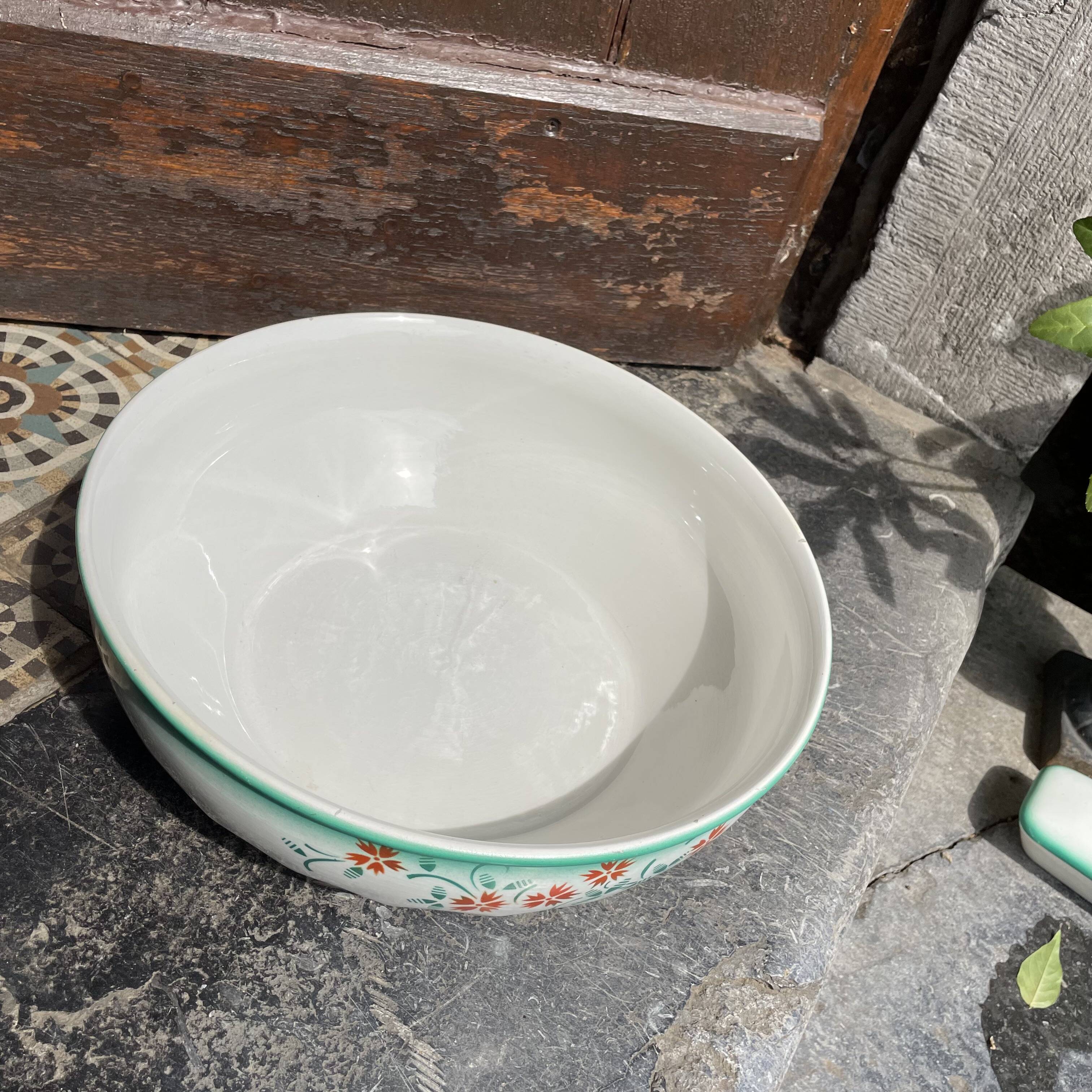 Flat earthenware bowl