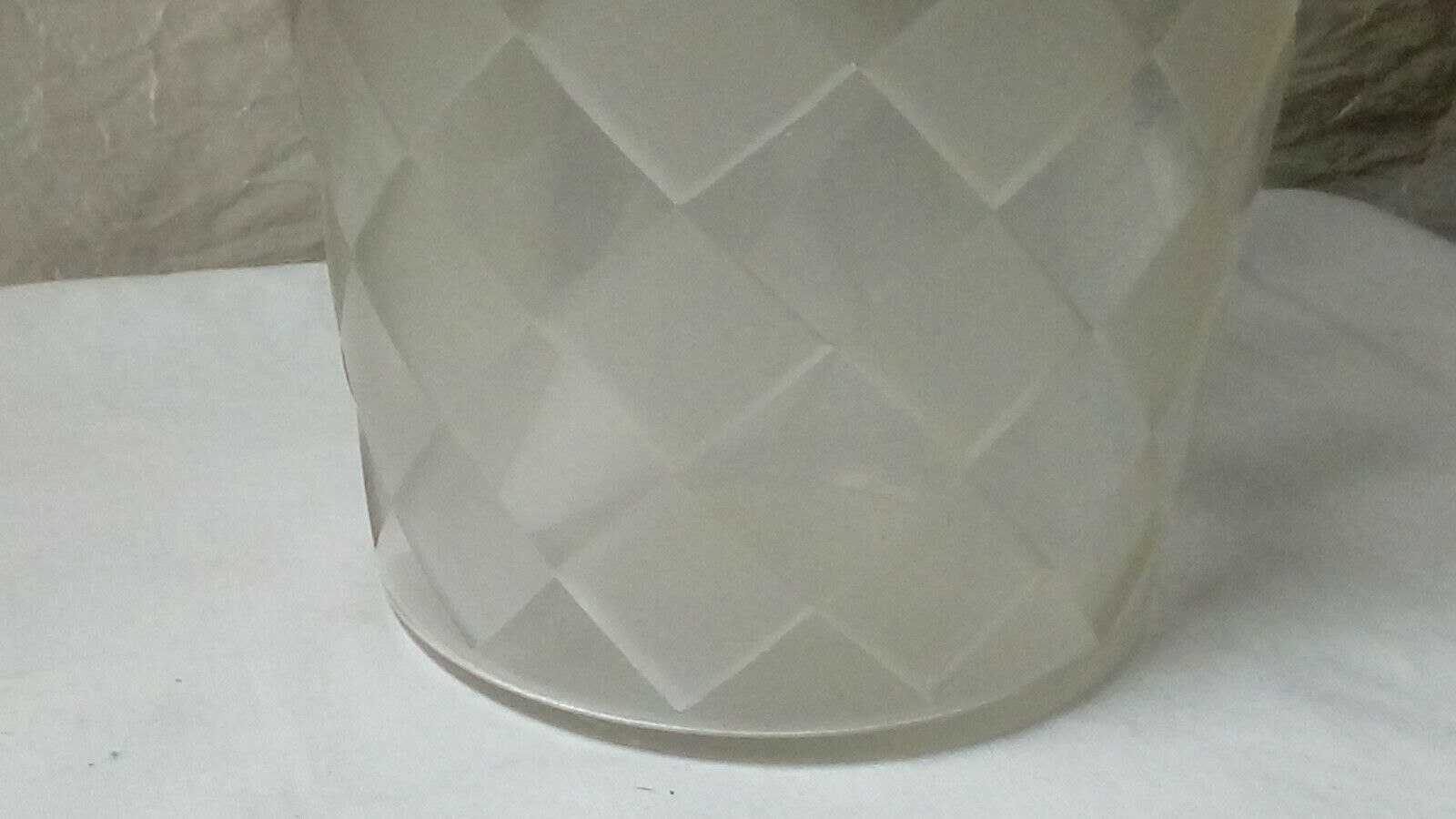 Diamond checkered crystal vase in depoli art deco glass
