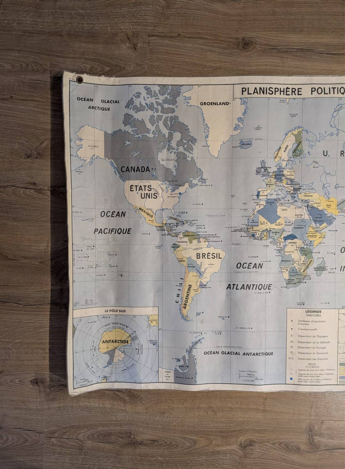 School map / political planisphere and economic planisphere