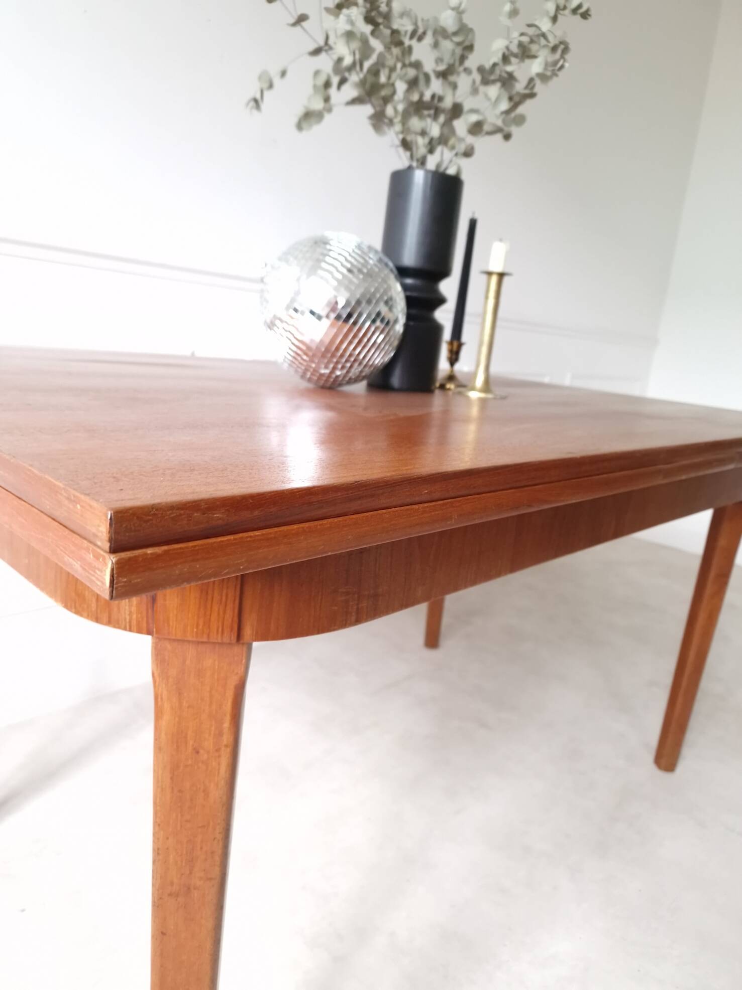Scandinavian table