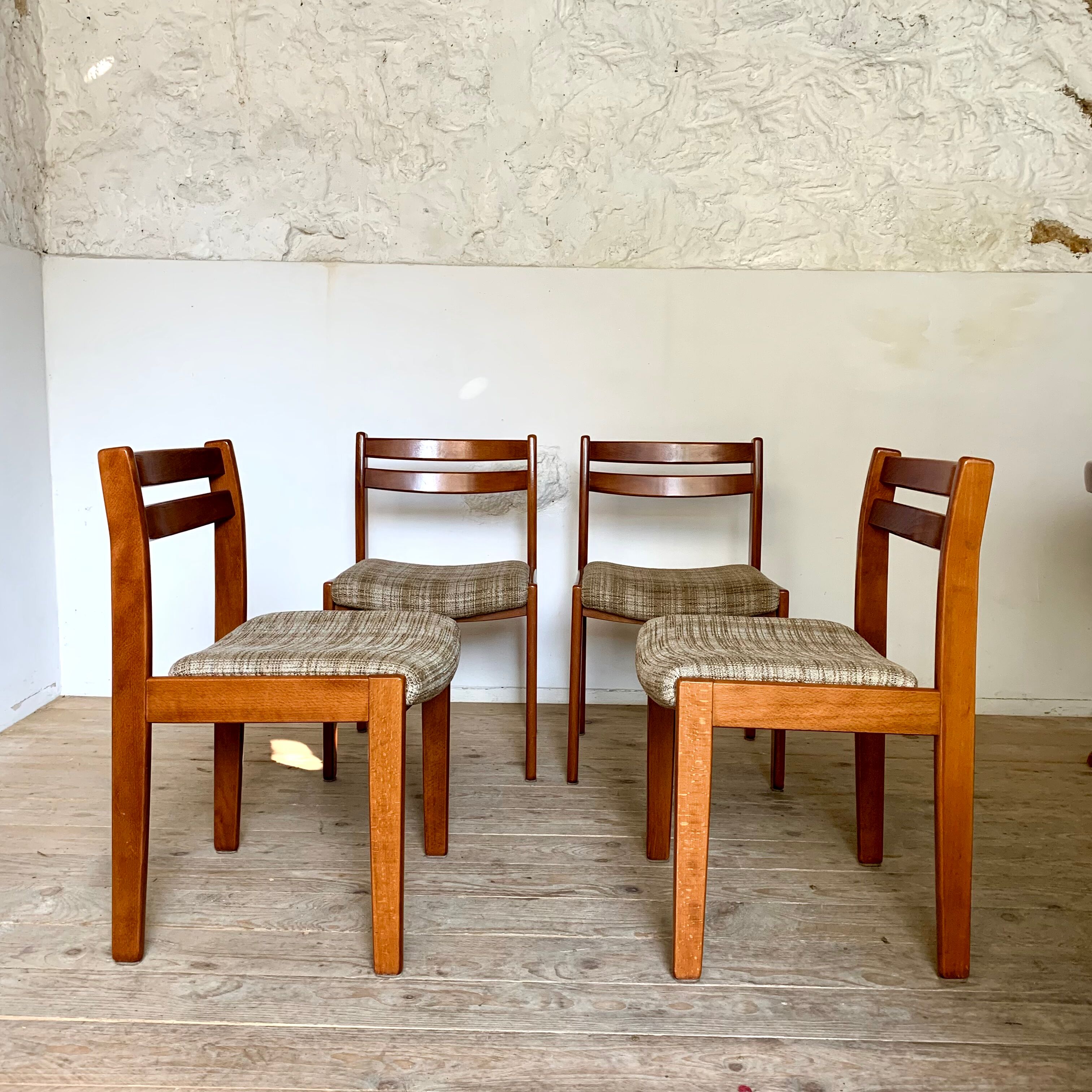 Vintage chairs in antique fabric and wood year 80