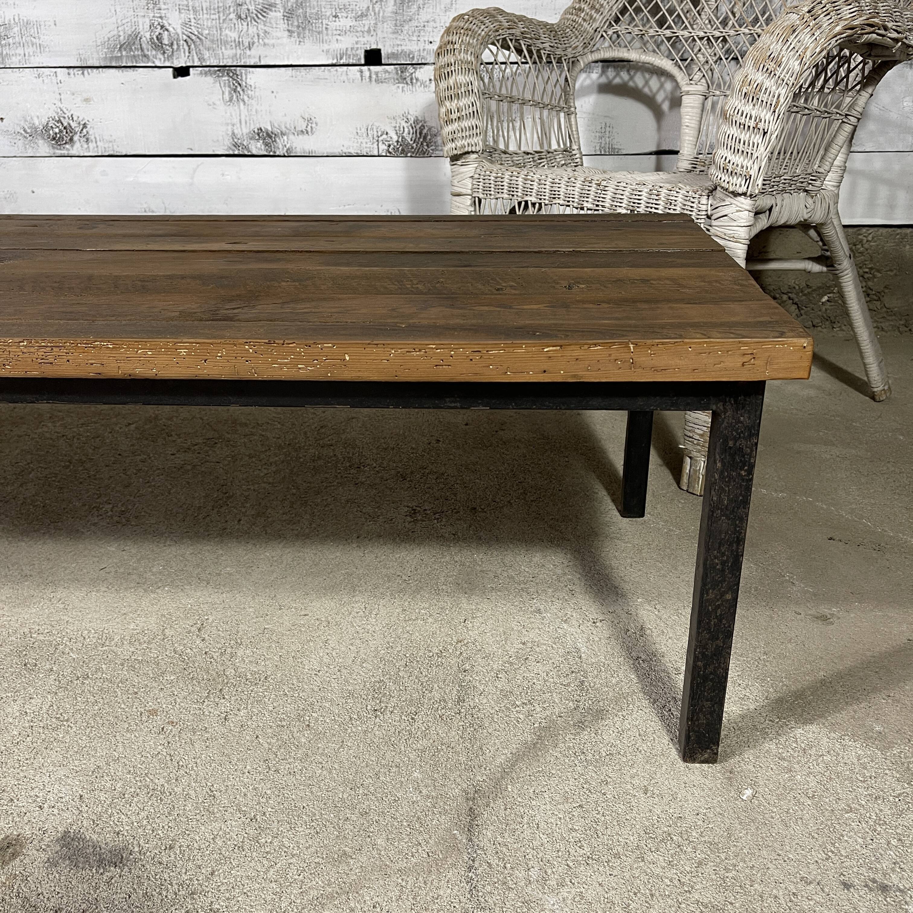 Coffee table in steel and wood