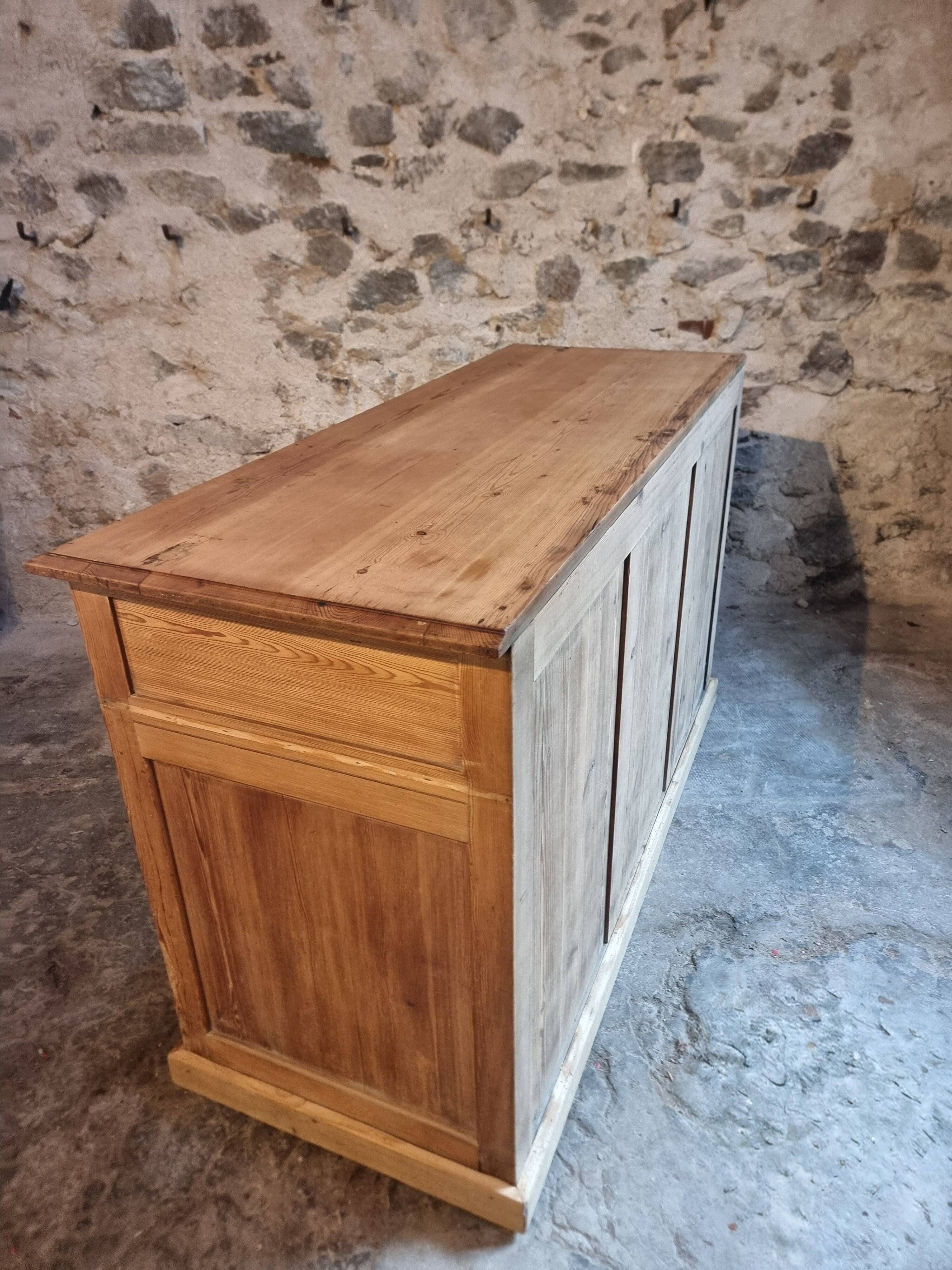 Buffet rustique français années 1920 – Buffet en pin ancien – Îlot de cuisine – Meuble de rangement 3 portes