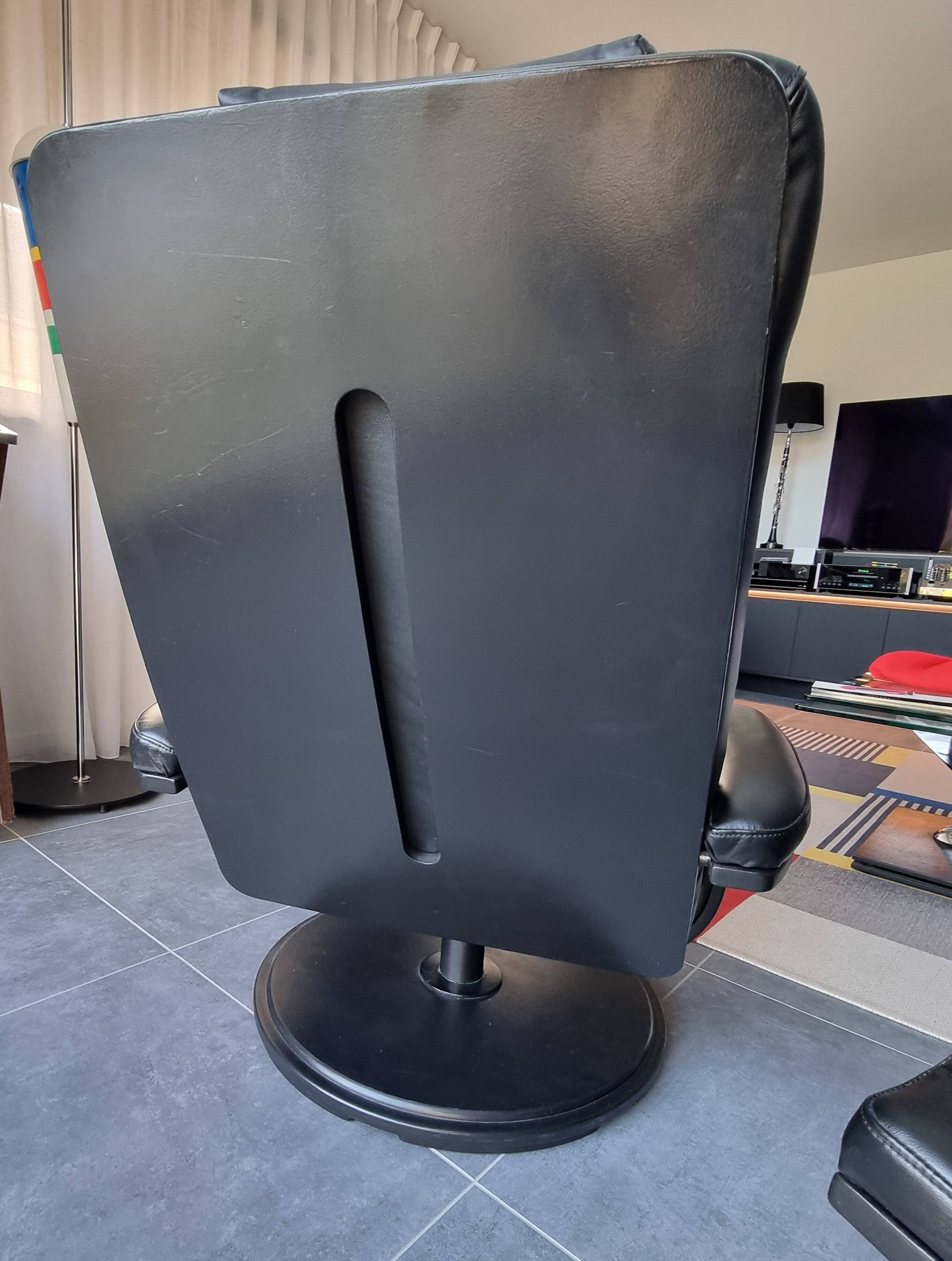 2 leather armchairs from Roche Bobois