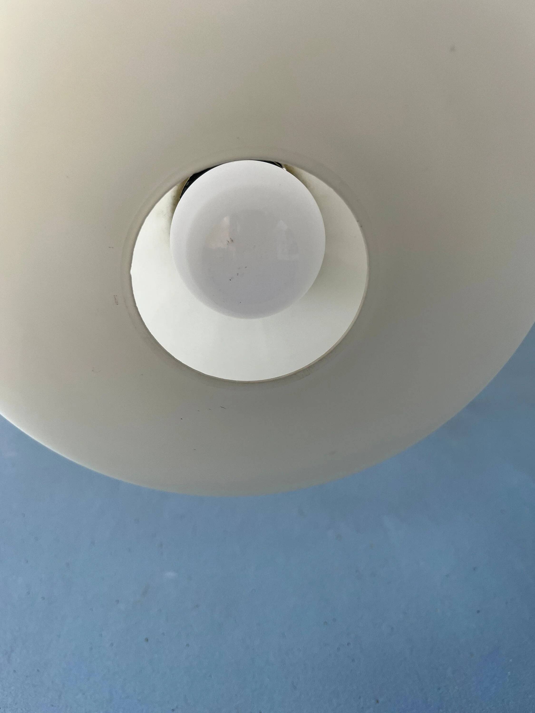 Suspension en verre opalin (style Philips) - Louis Kalff