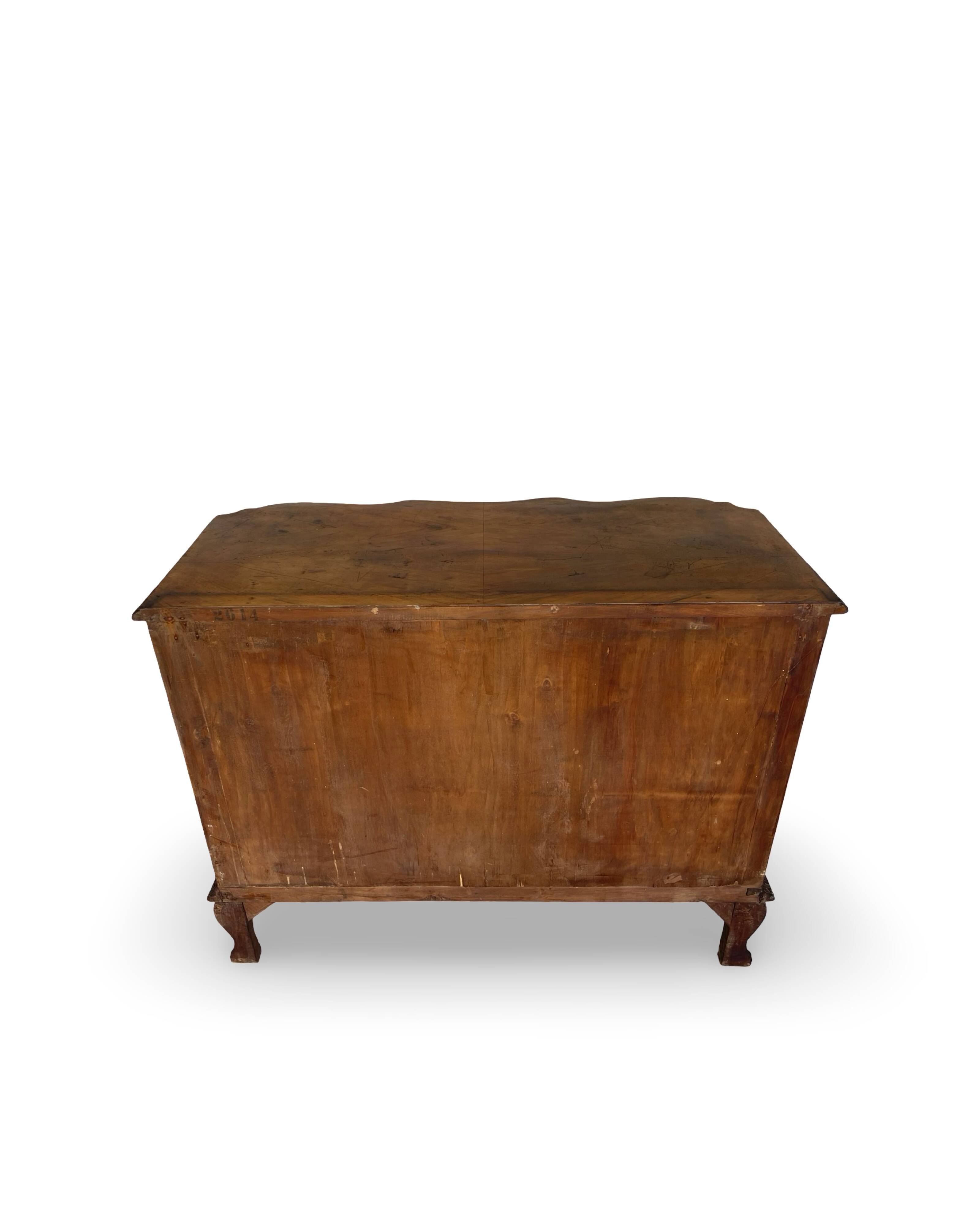 Commode italienne des années 1920.