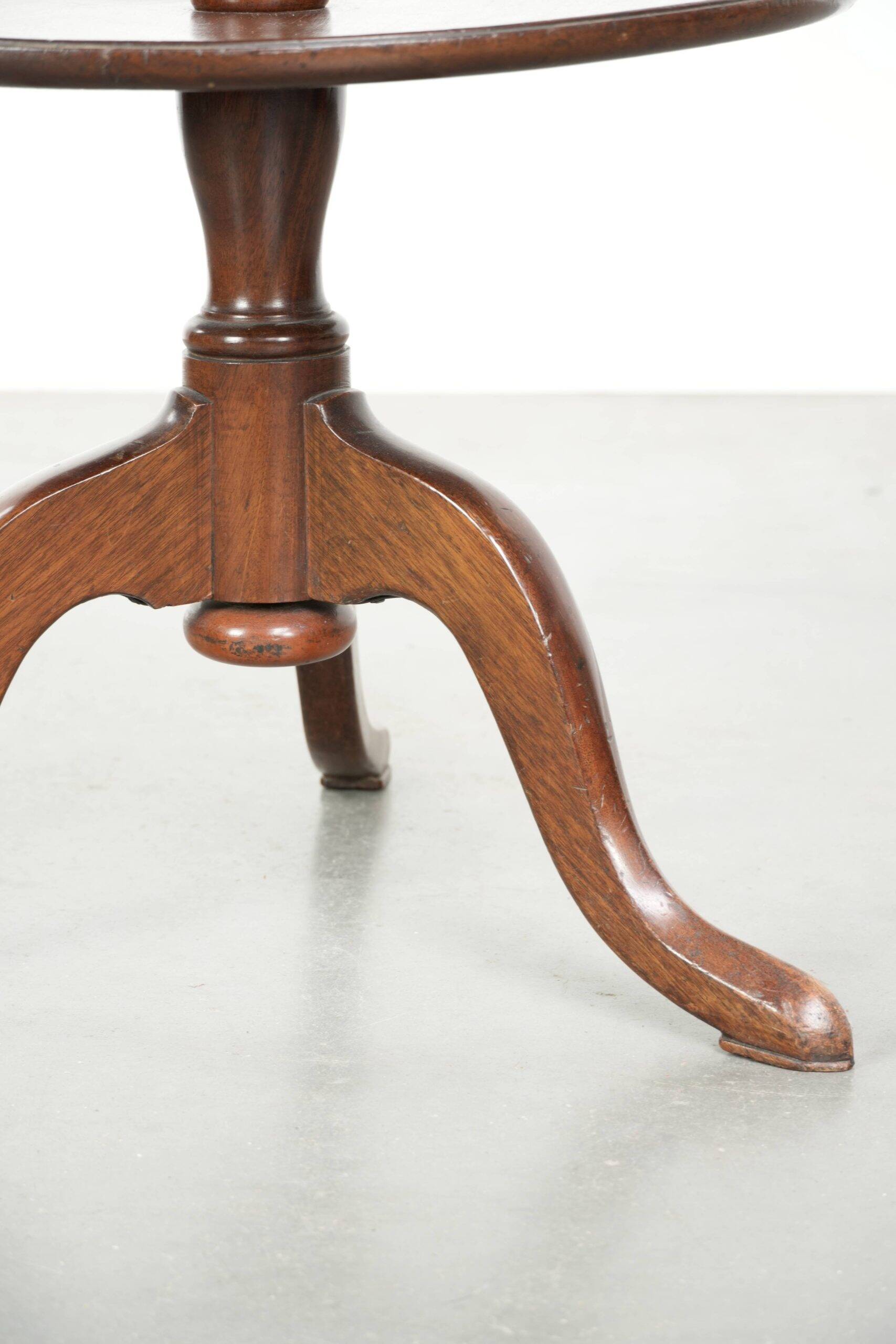 Antique English oak étagère/side table from the 19th century
