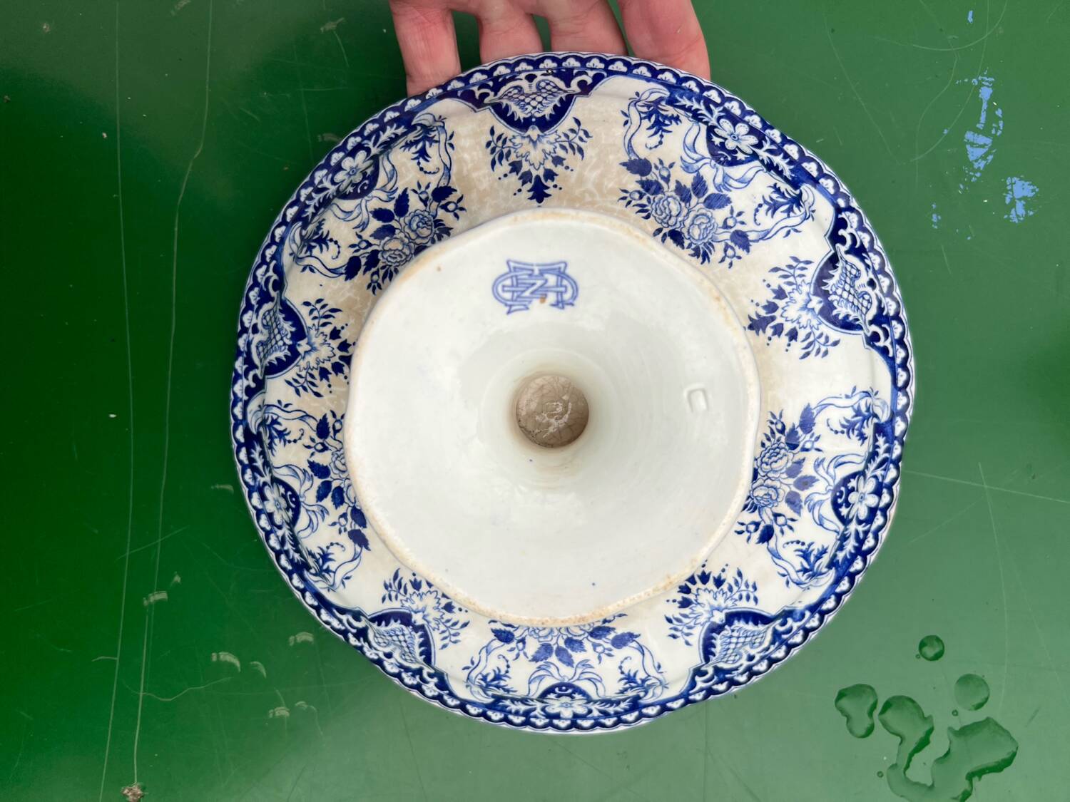 Gien - coupe sur piédouche - monogramme C