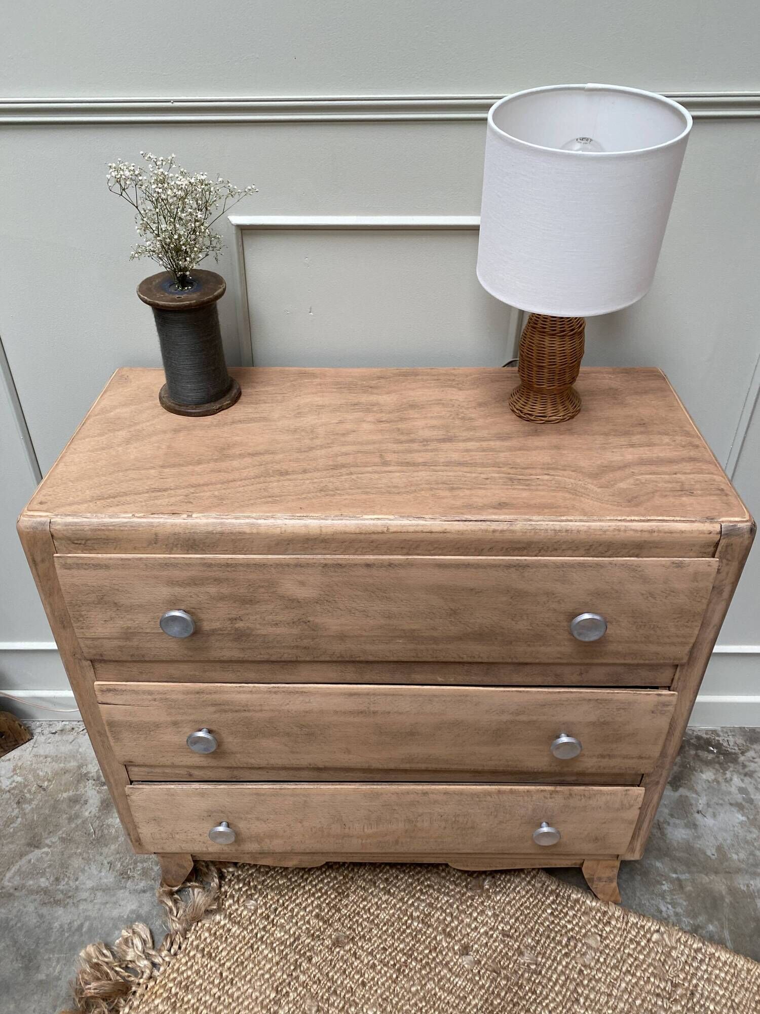 Moustache leg commode (renovated)