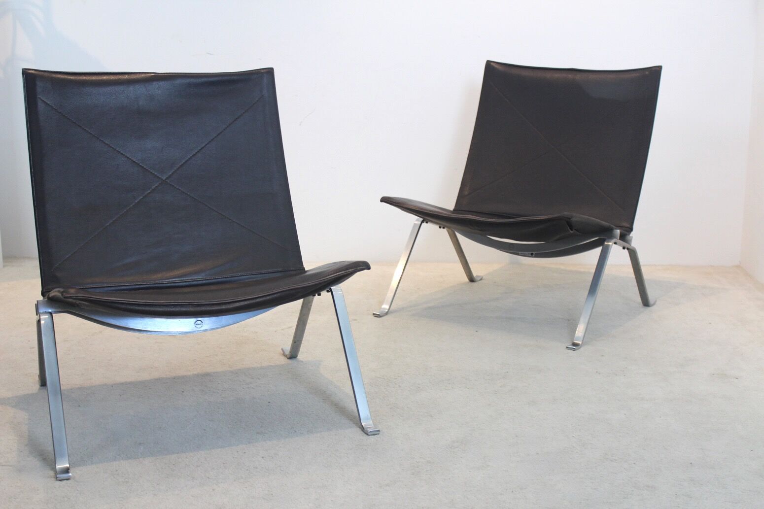 Fauteuils PK22 en cuir brun par Poul Kjærholm pour Fritz Hansen