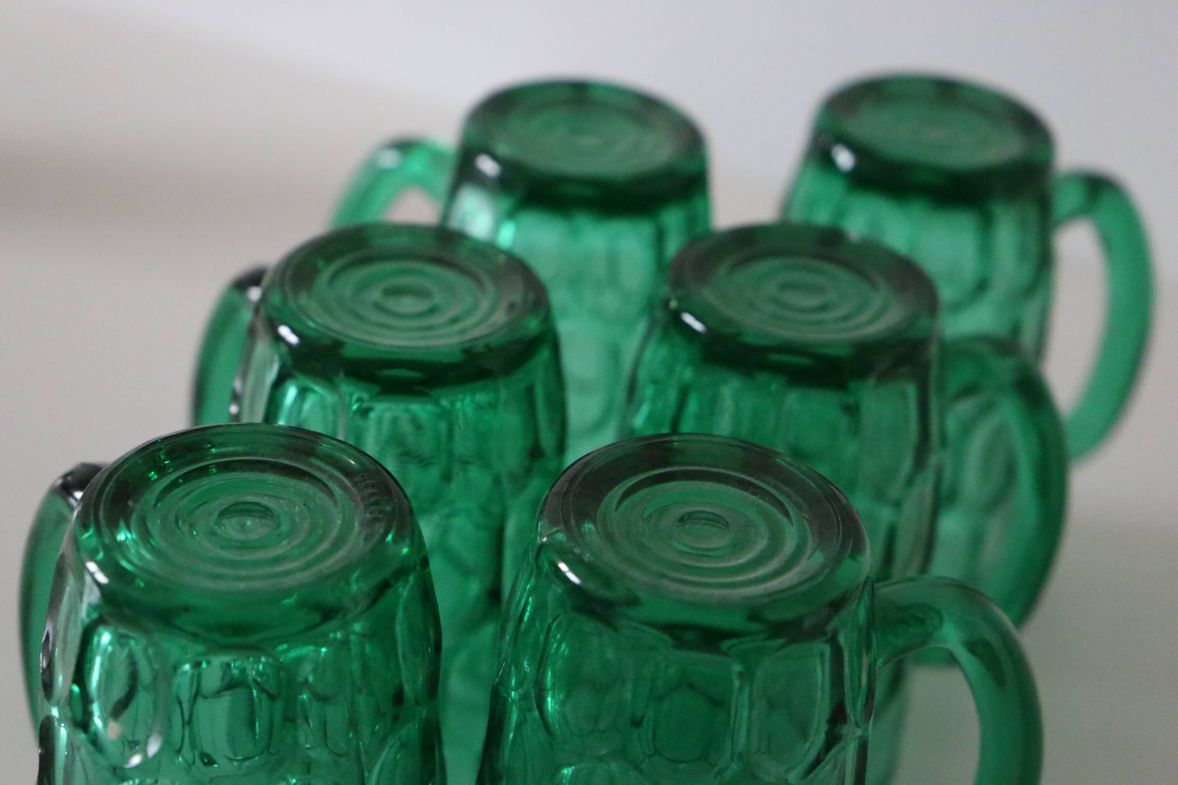 Ensemble de 6 mugs en verre, vert, vintage français, 1980