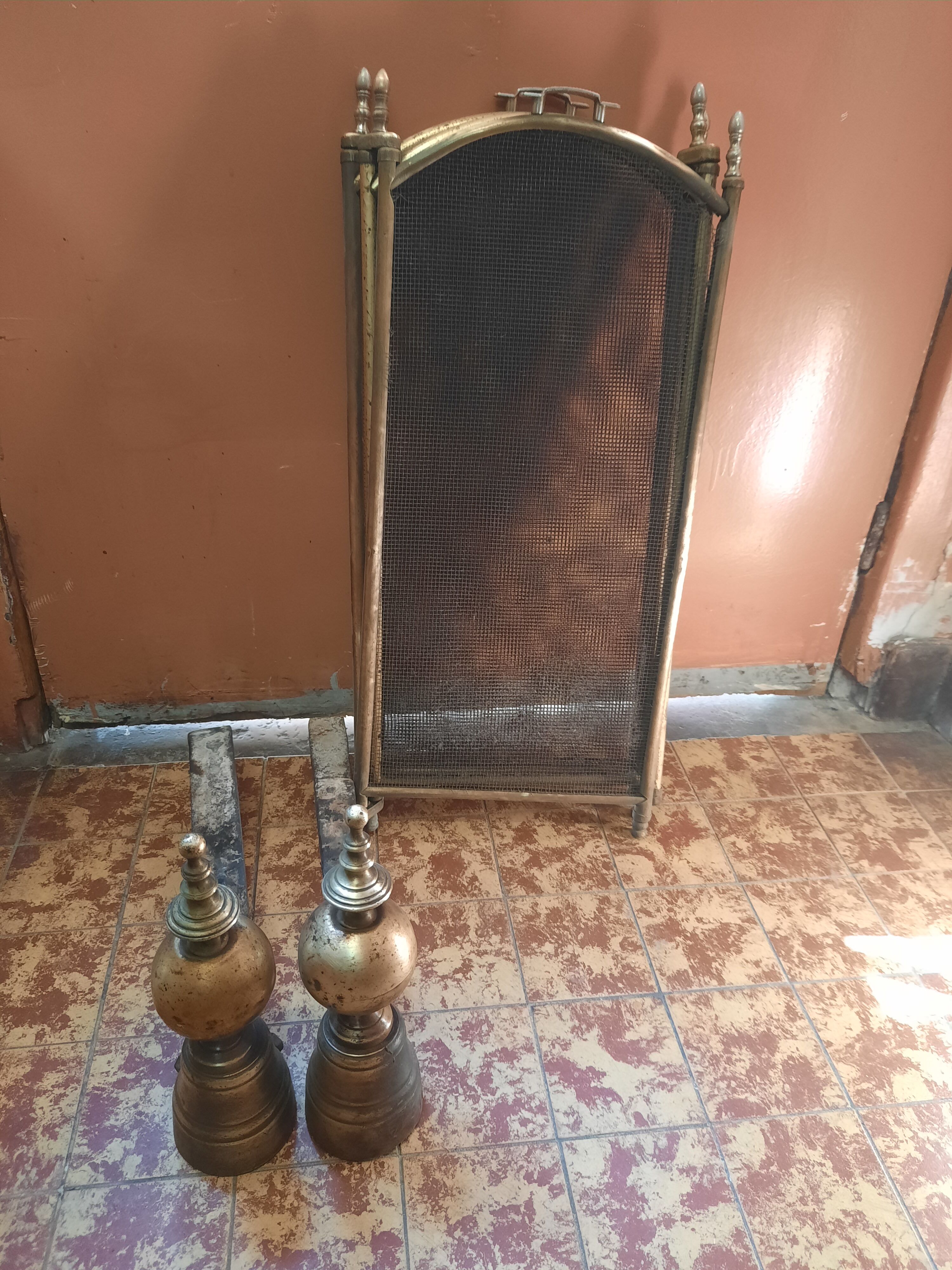 Fireplace set chenets firewall