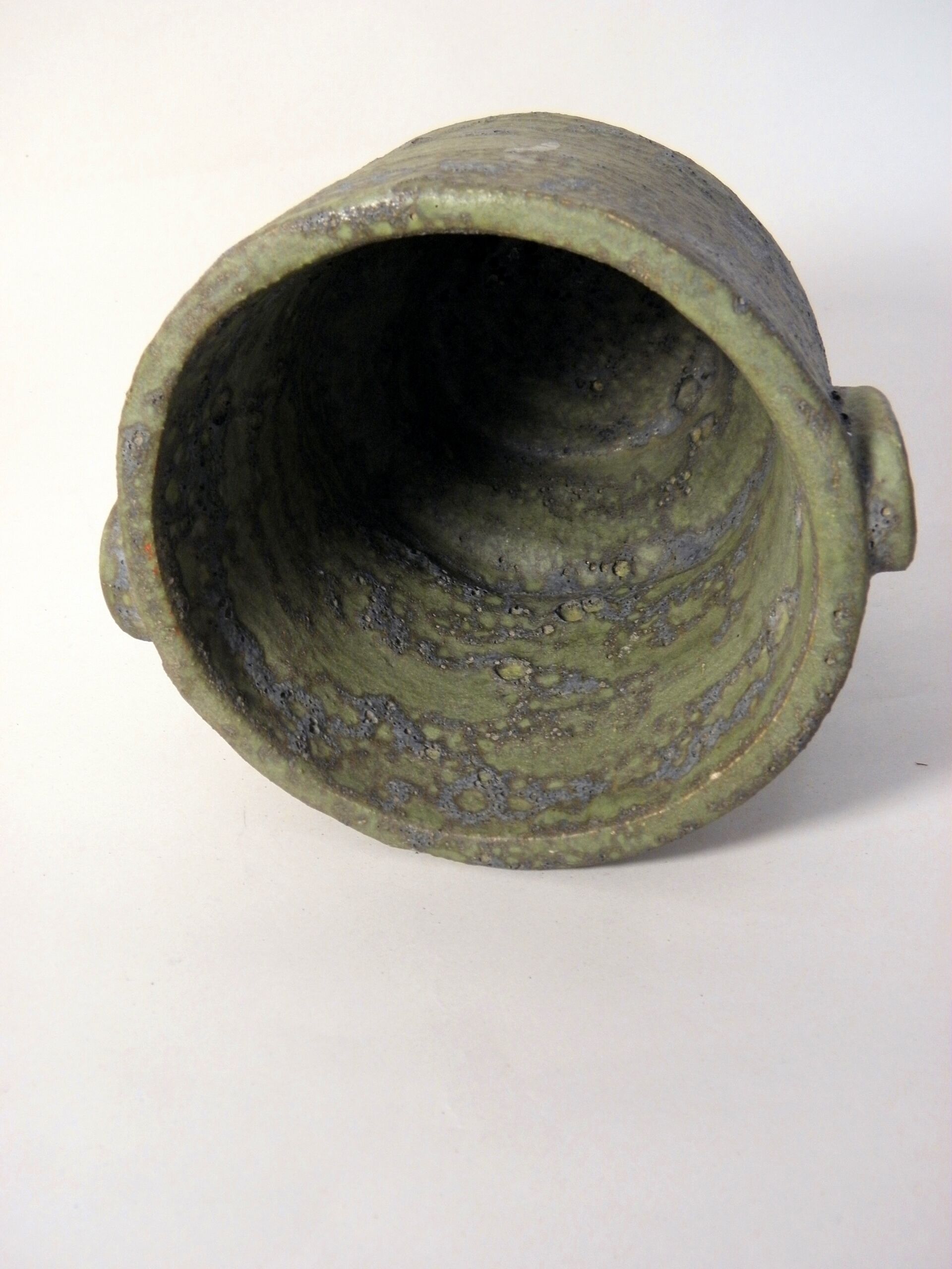 Ceramic pot lava effect