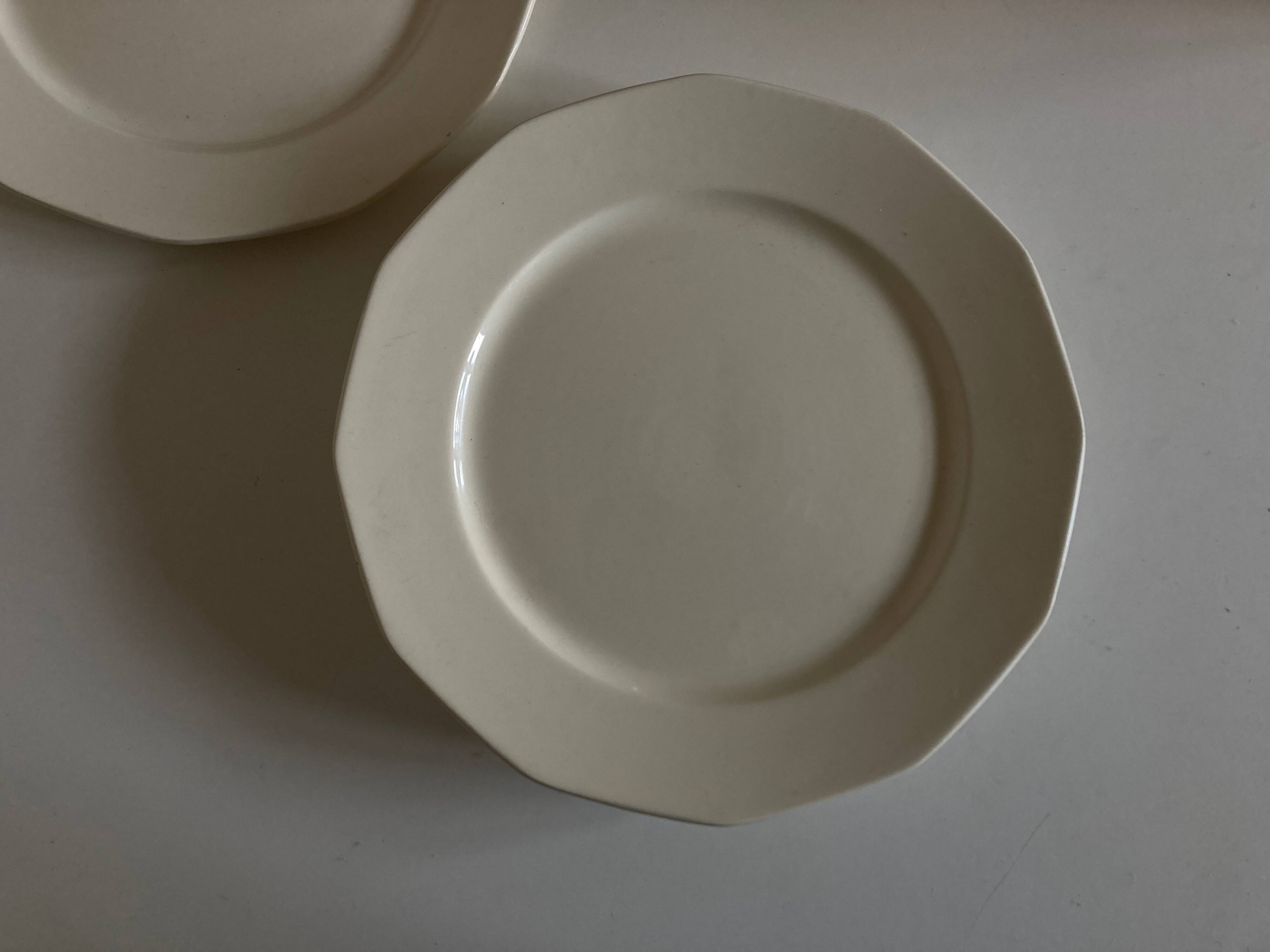 Set de 6 assiettes ivoire modernistes terre de fer