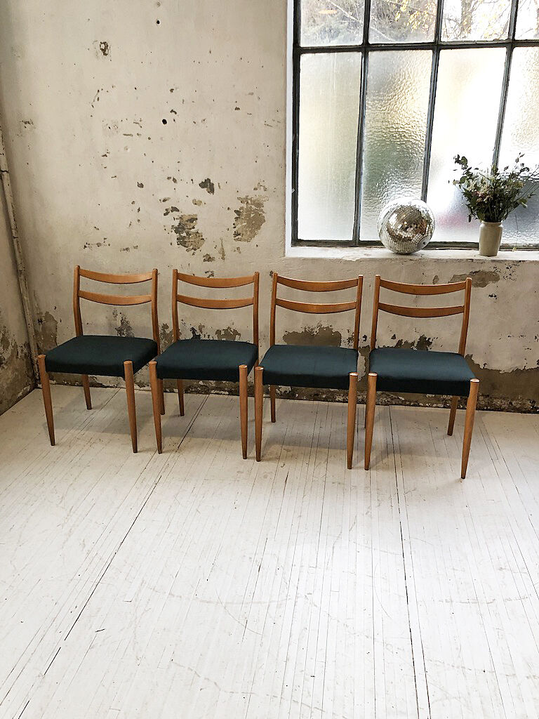 Set 4 green Scandinavian chairs