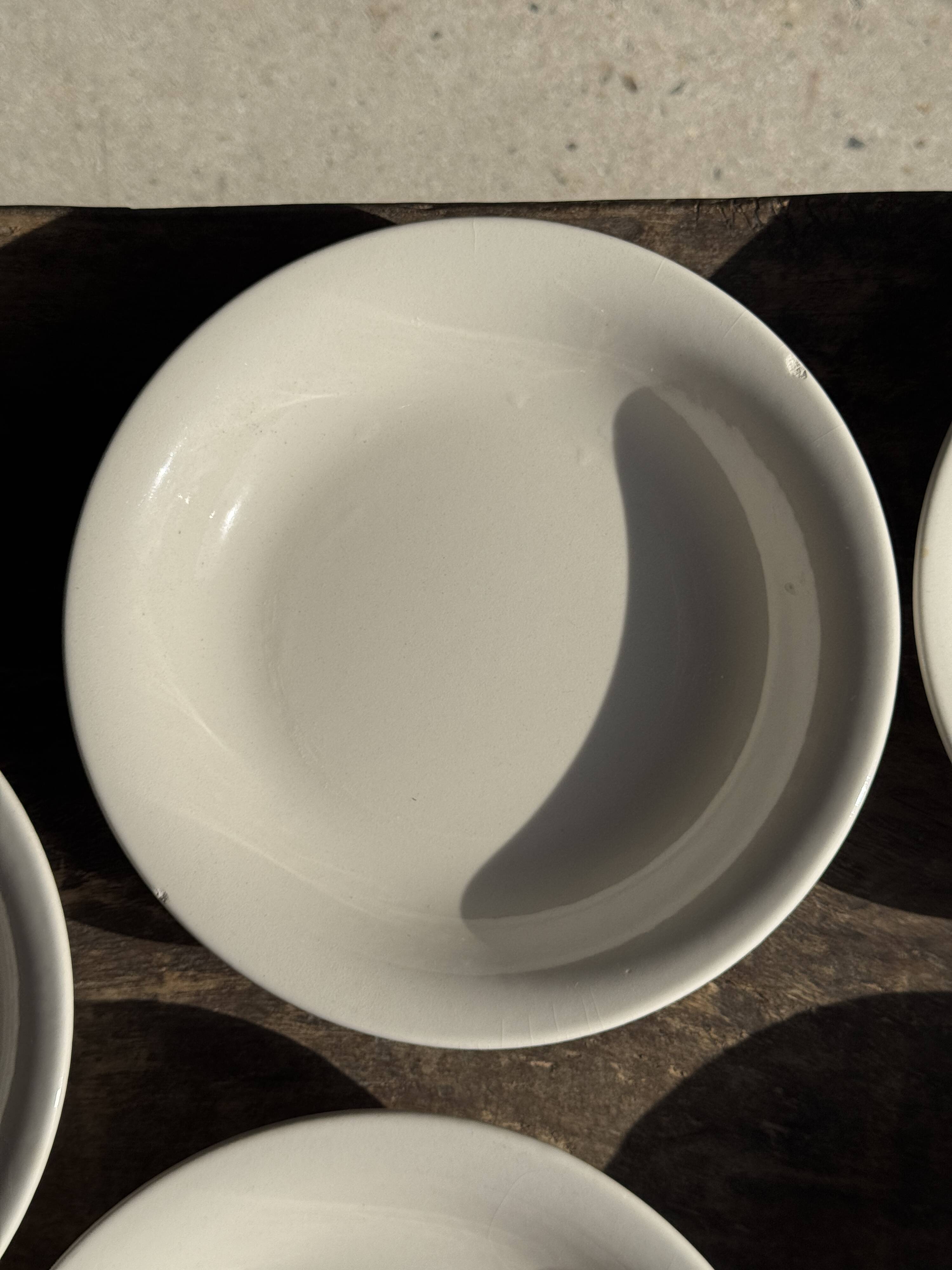 Set of 5 thick white deep plates, no brand, D21.5.