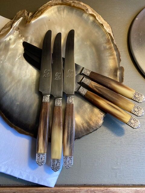 Lot of horned cheese knives