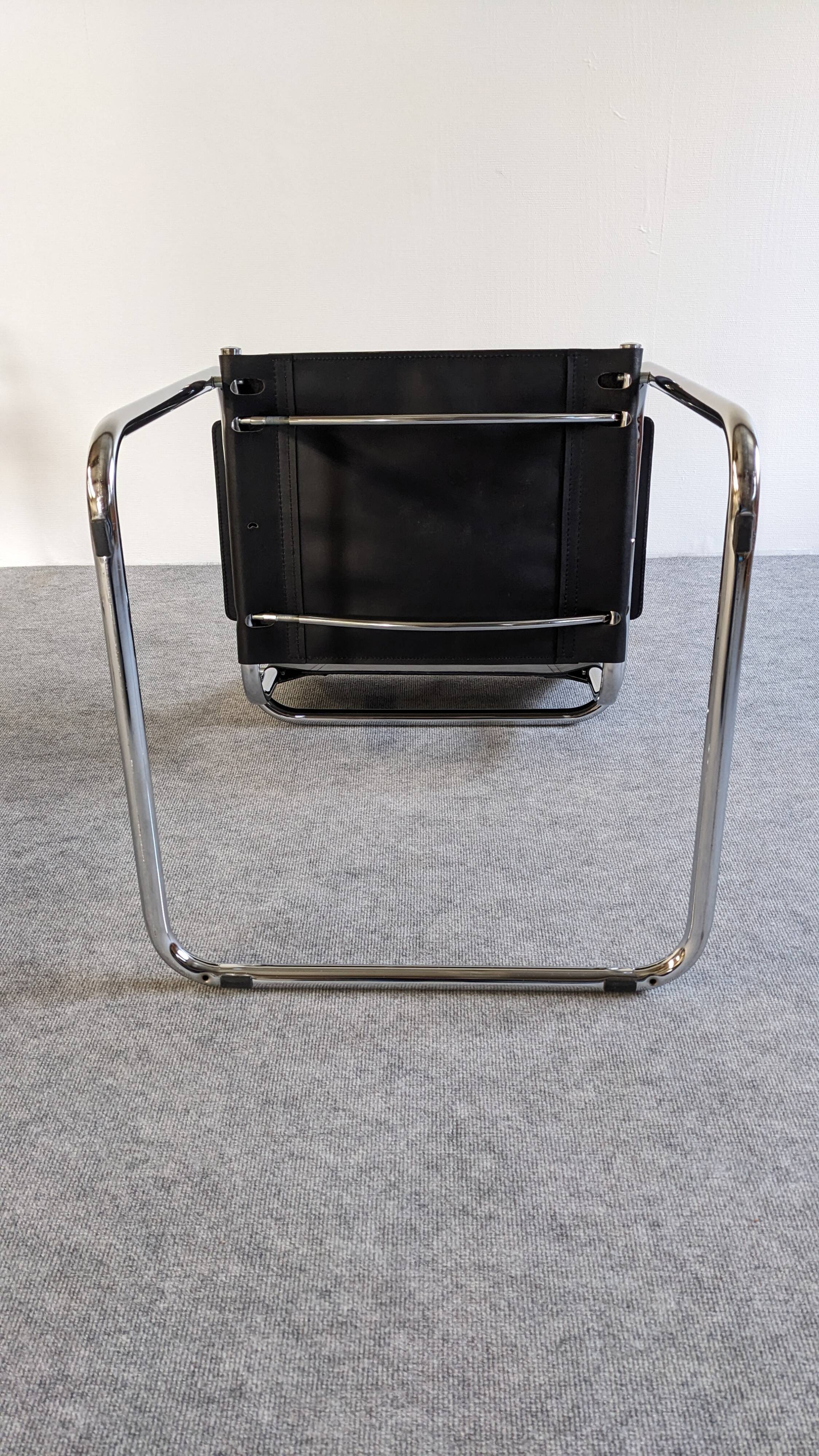 Pair of mg5 cantilever armchairs from the 60s/70s