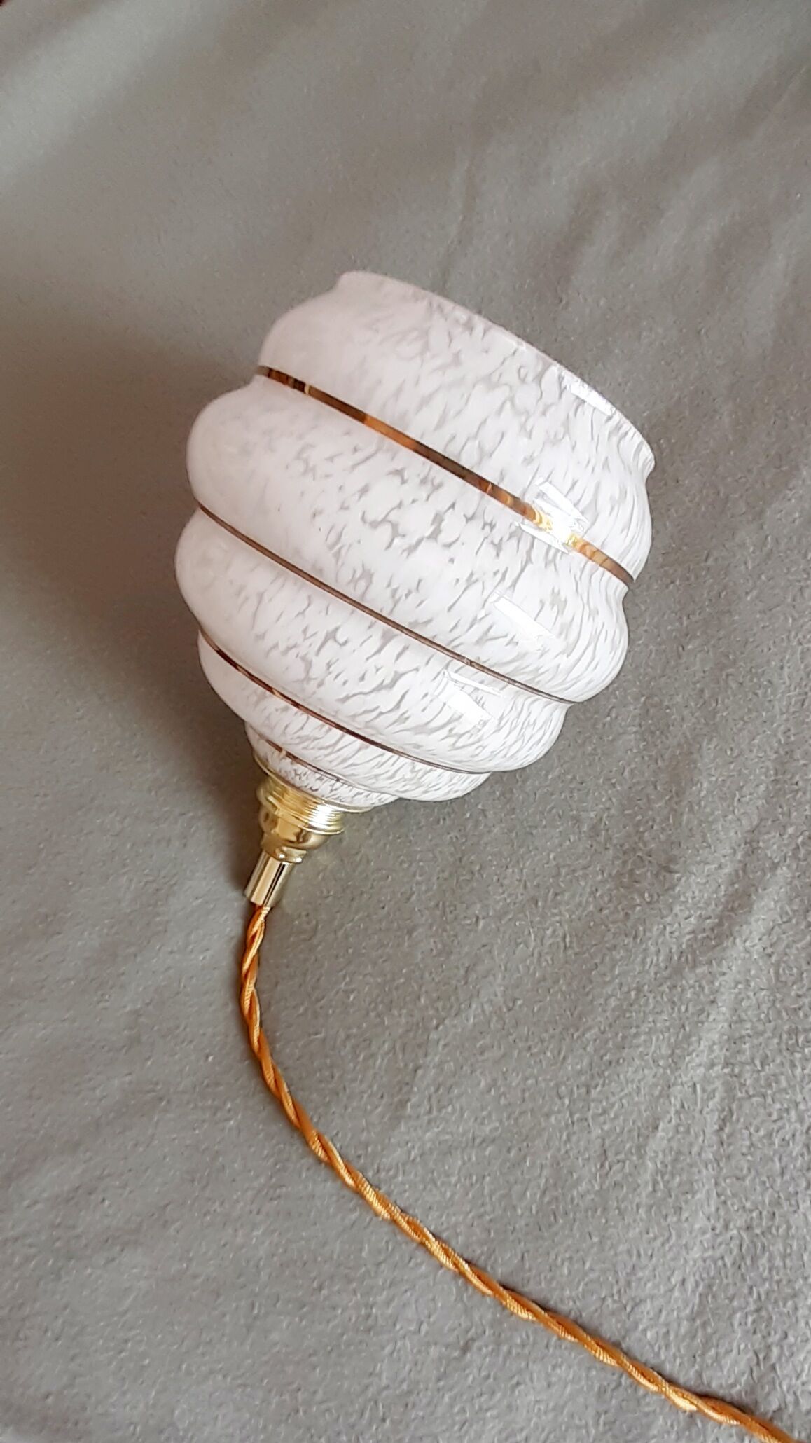 Baladeuse globe art deco blanc à liserets dorés