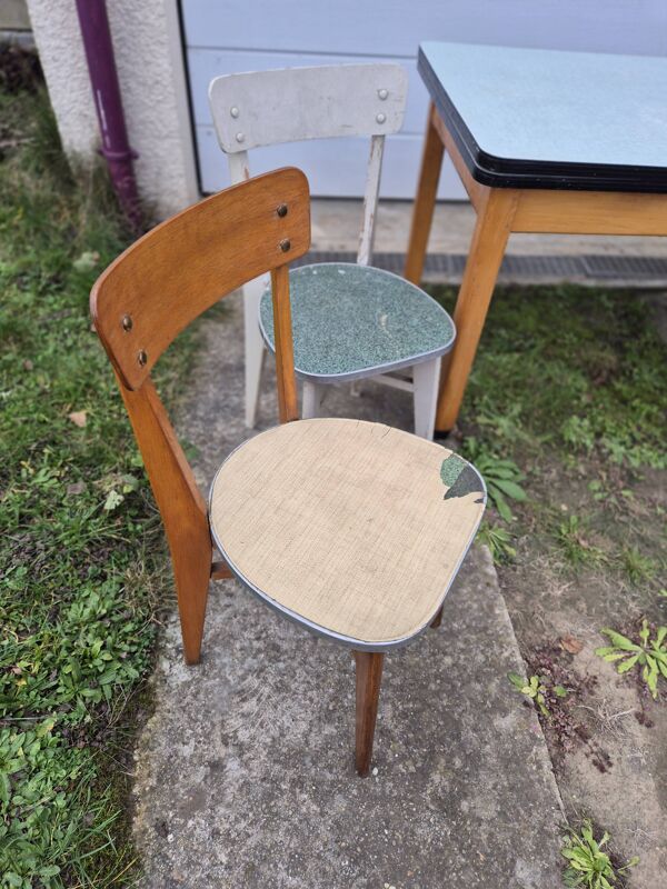 Ensemble table et  chaise vintage scandinave ossature bois et dessus formica