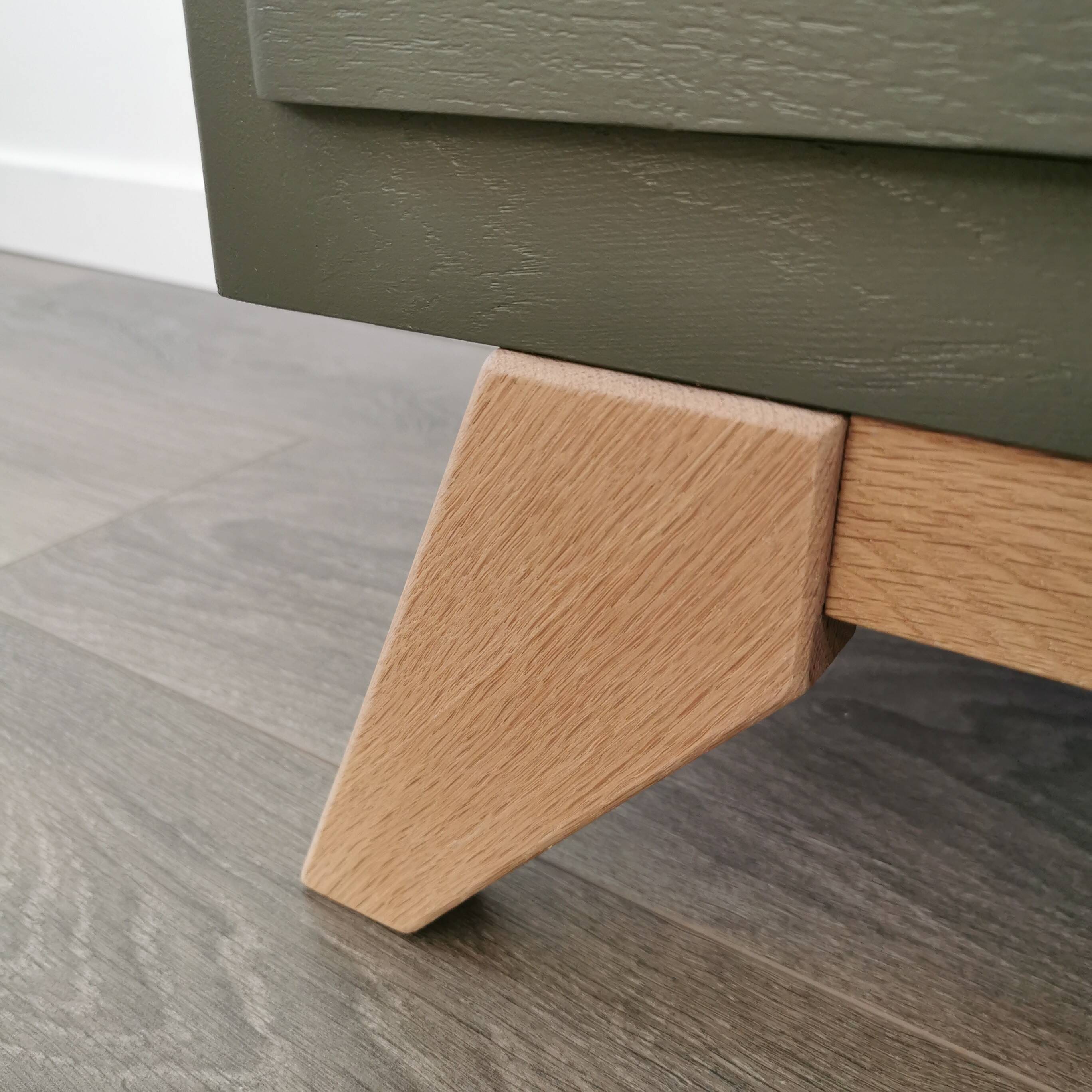 Commode vintage pieds compas