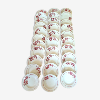 Set of 20 flat plates and 11 hollow plates saint Amandinoise