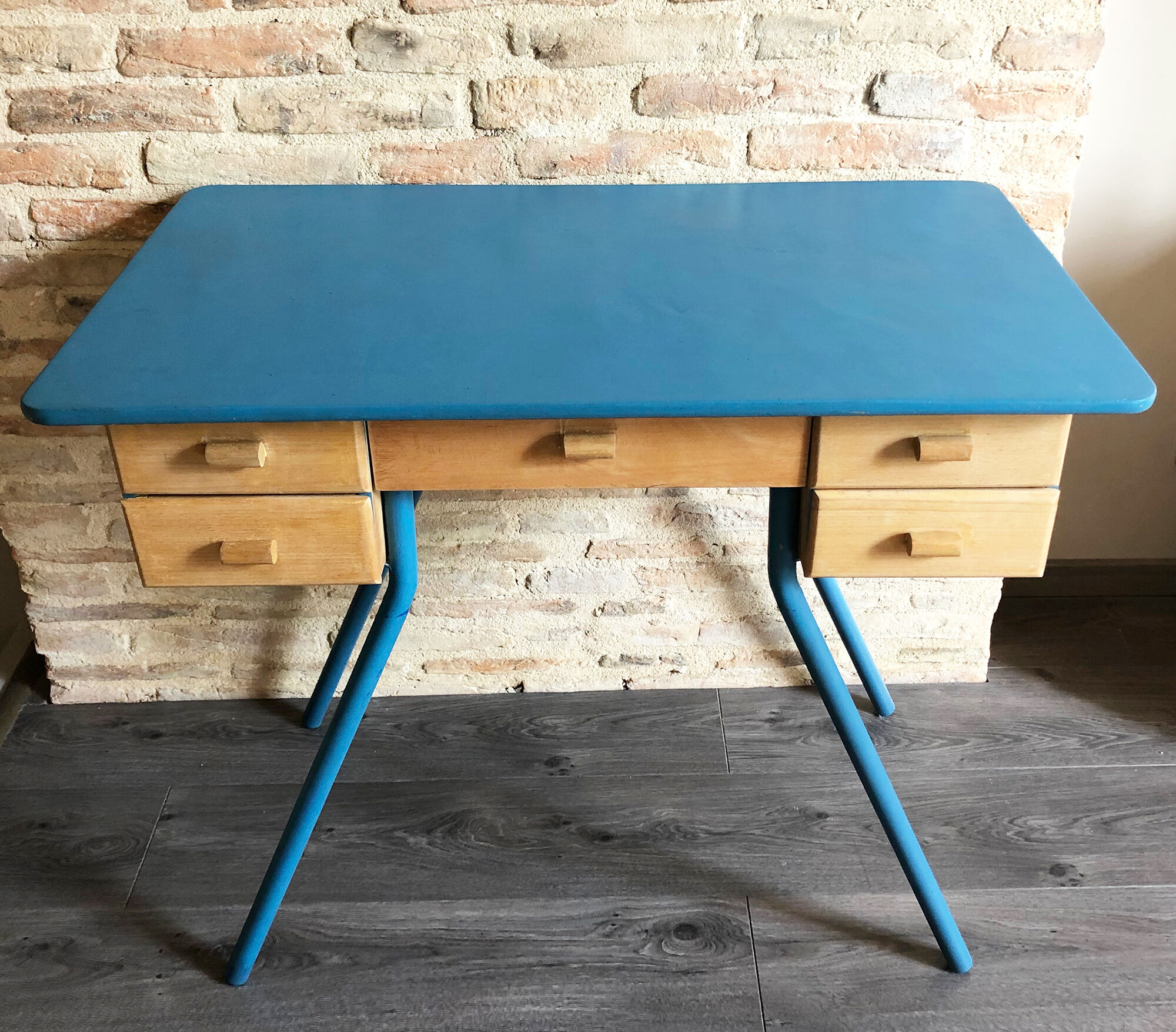 1950s child office with chair