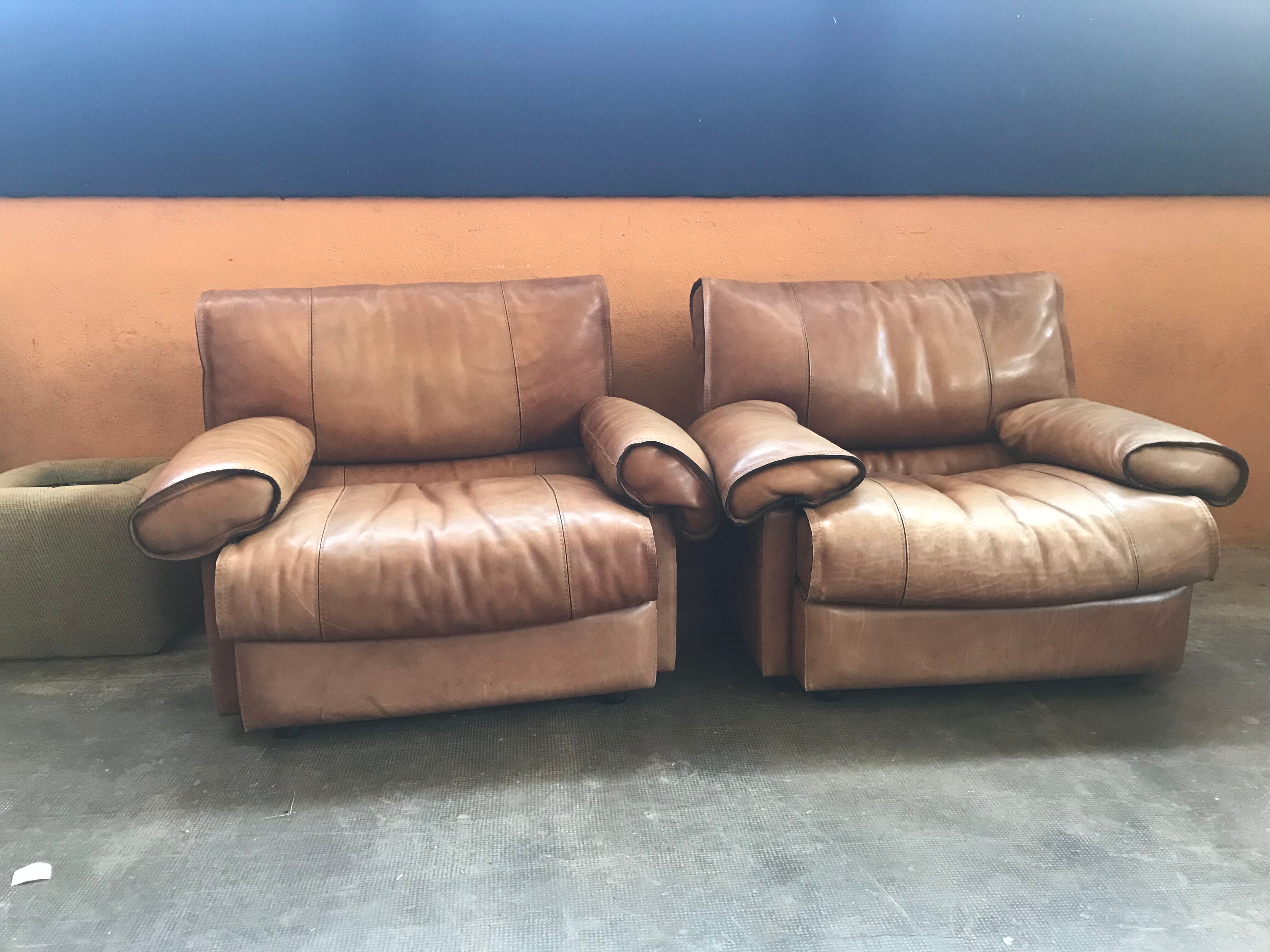 Canapé, fauteuils et repose pieds Roche Bobois en cuir